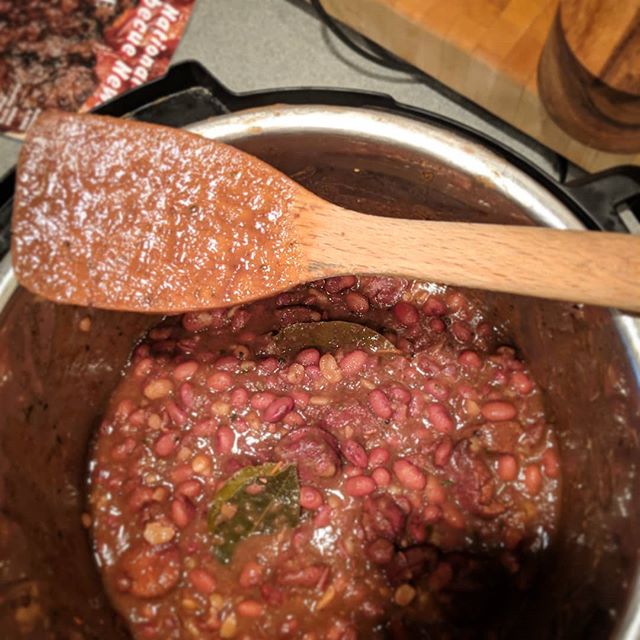 Had a hankerin' fer some red beans and rice. Also realizing my need to get back to NOLA is fierce. All good things. .
.
.
.
#redbeansandrice #nola #nawlins #cajunfood #creole #bbqseasonisonhold #sundayfunday