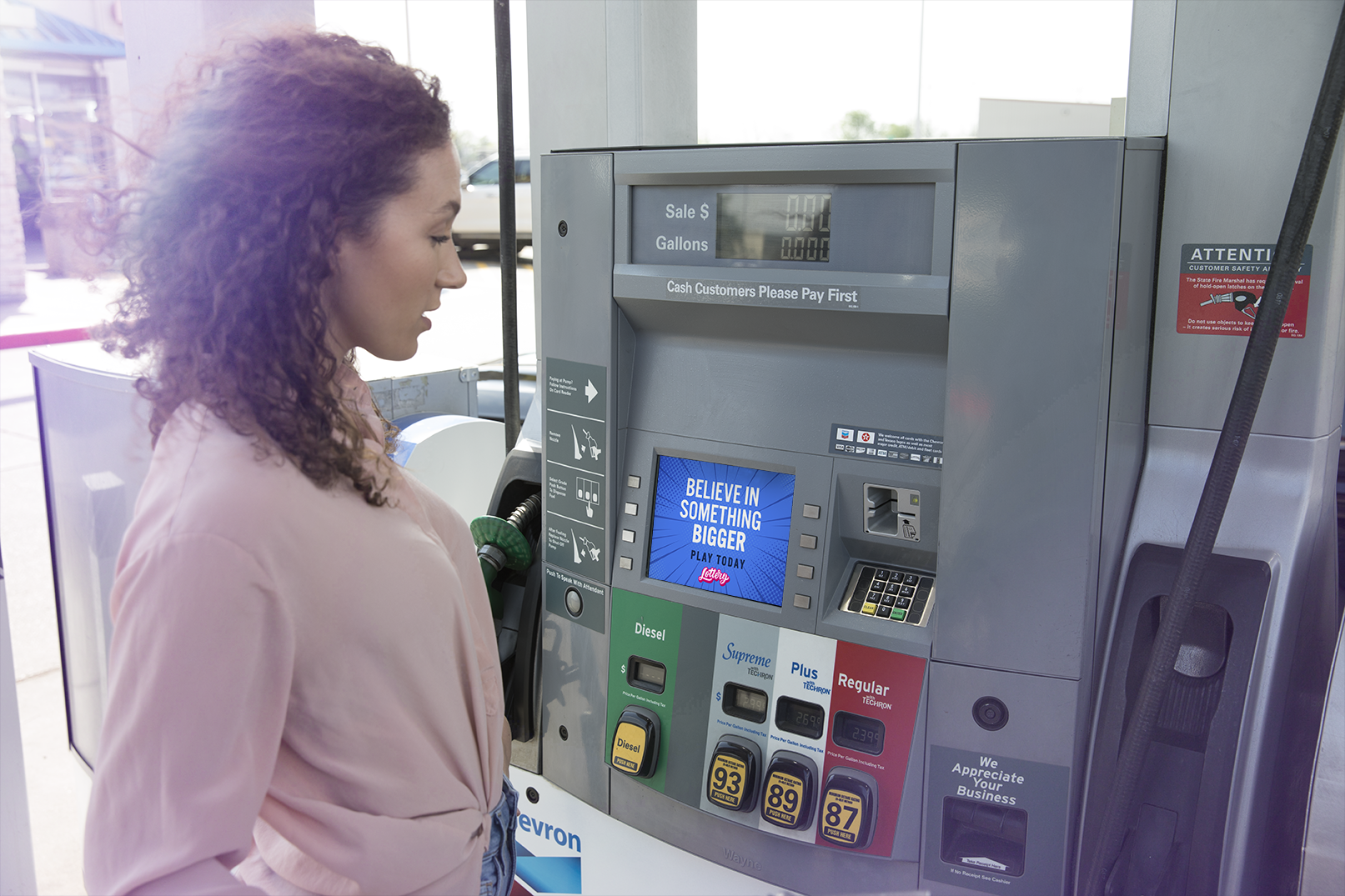 FEMAL AT THE PUMP_0F3A8992_LOTTO.png