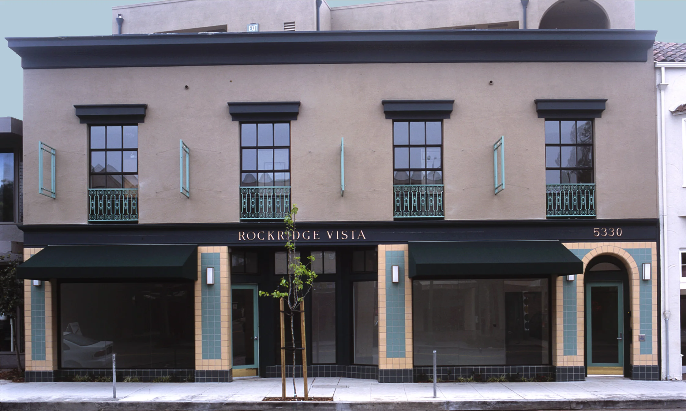 5330CollegeVistaFacade.jpg