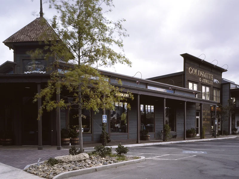 lg_villageoaks_storefronts.jpg