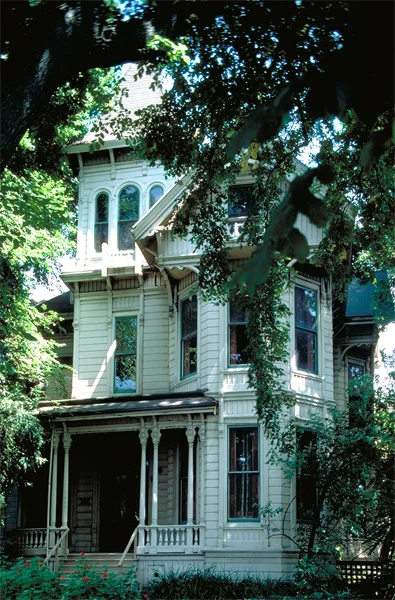 lg_cohenhouse_facade2.jpg