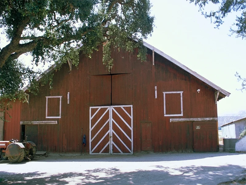 lg_camulos_barn.jpg