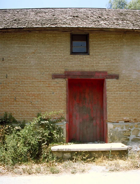 lg_camulos_doordetail.jpg