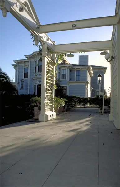 lg_bandstand_side.jpg