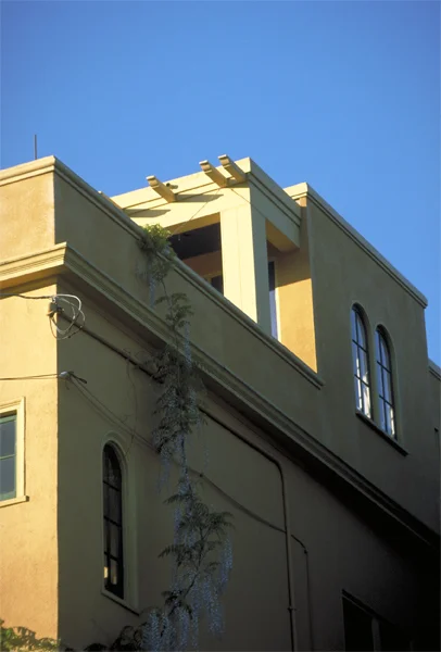 lg_peterson_balconydetail.jpg