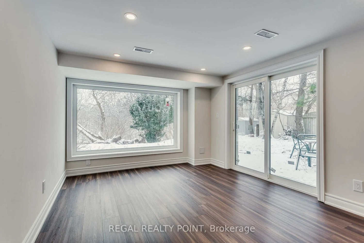BSMT - 8 Applefield Dr, Toronto ON