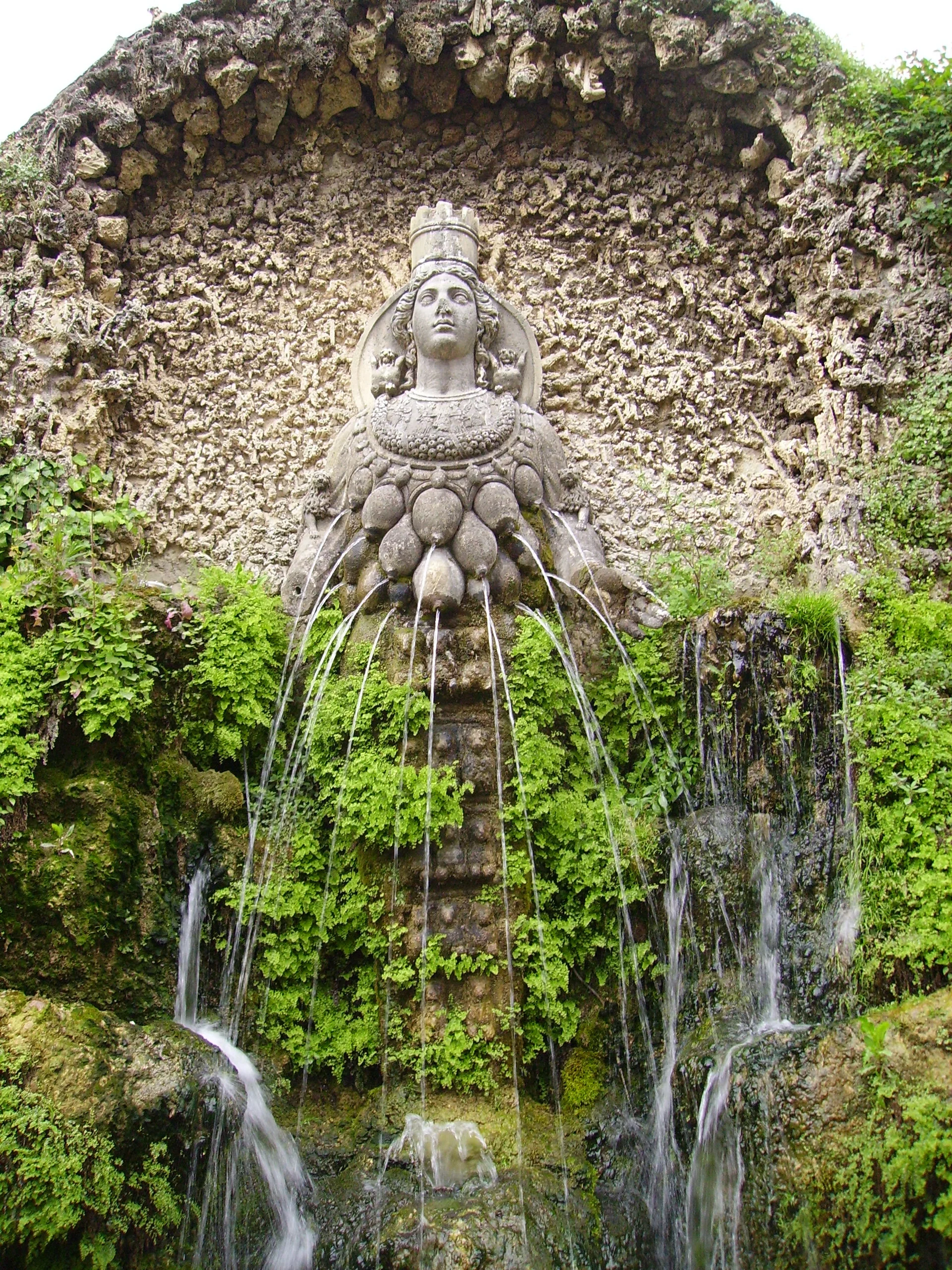 Fontana_di_Diana_Efesina-Tivoli,_Villa_d'Este.jpg