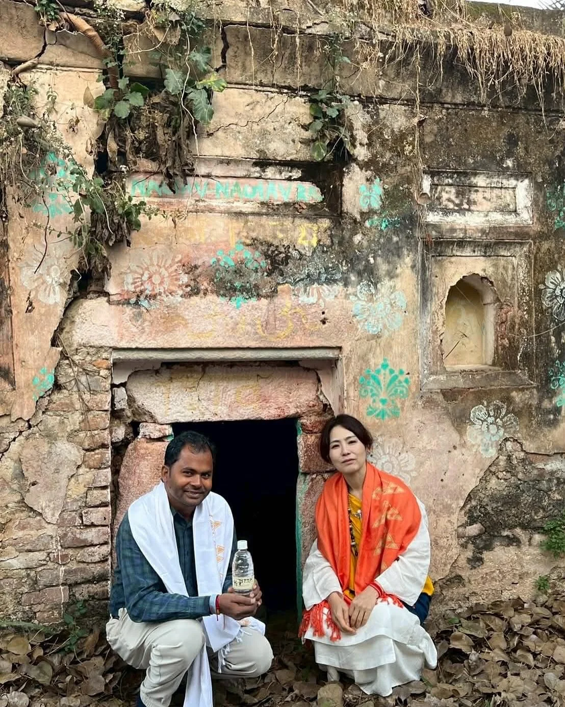 We celebrate whenever we see a Mauna Kea shawl or attire adorning protectors and supporters in Hawai'i and it's extra special when the Mauna is being wore in sacred places such as India or on sacred mountains like in Switzerland. No matter protector 