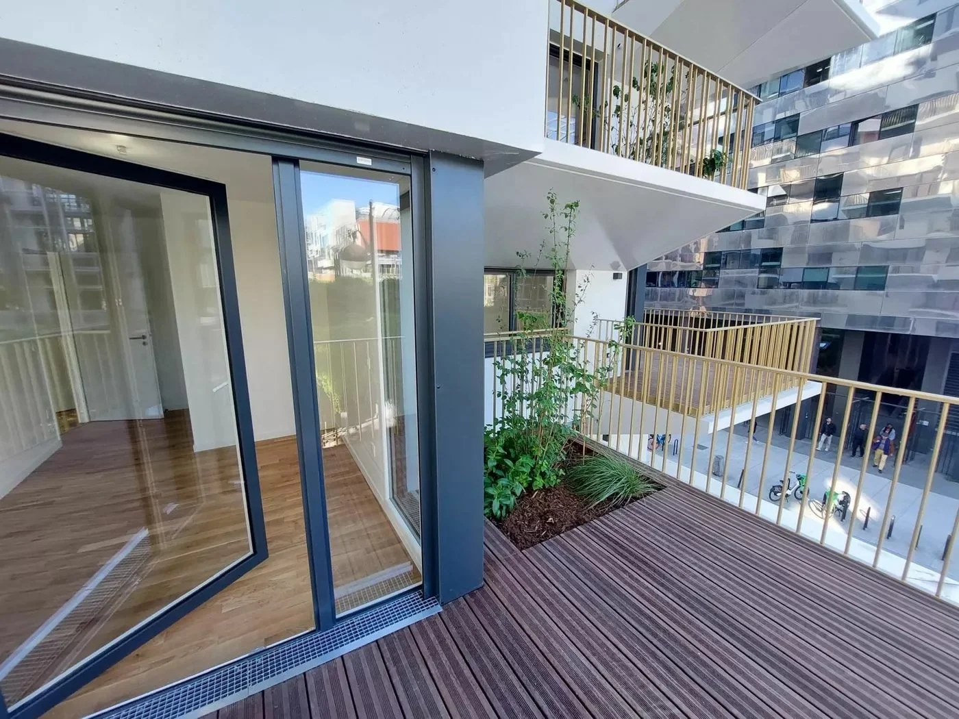 TREE_BALCONS 2©XTU.jpg