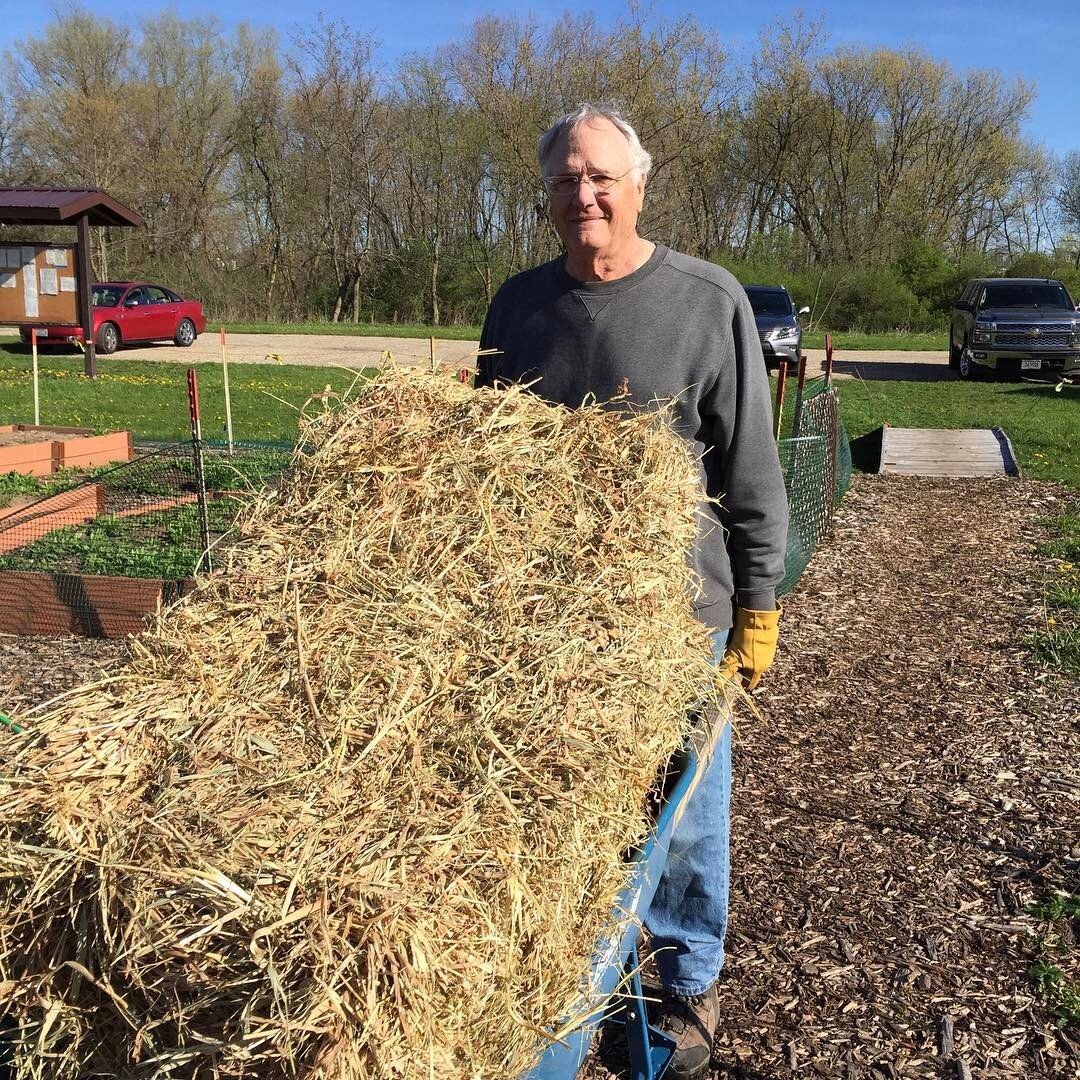 The second delivery of straw bales have arrived!

This is a great way to help retain soil moisture around plants, prevent splash back on leaves and of course HELP PREVENT WEEDS. Straw is our friend and we want it to be your friend too!

For those gar