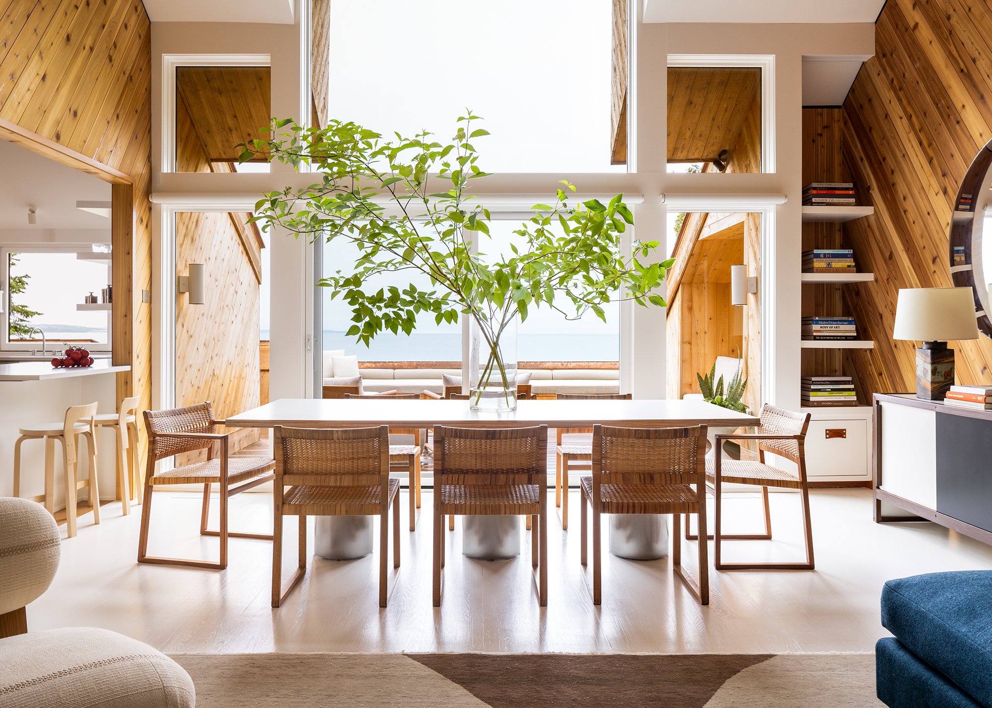 Diningroom_lakeview.jpg