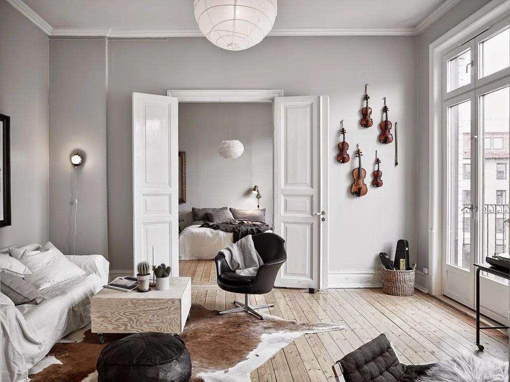 harmonious-scandinavian-apartment-with-musical-instruments-in-decor-2.jpg