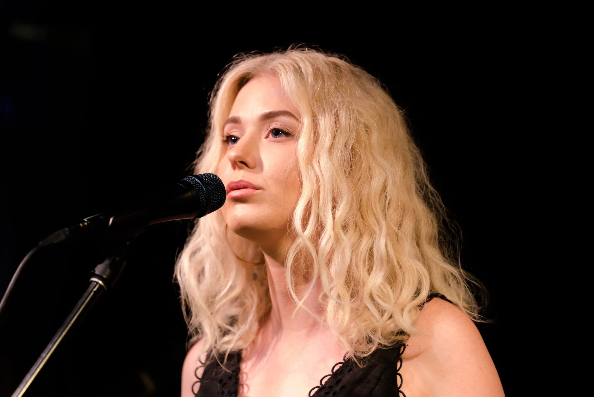 batch_laura-ingram--smiths-bookshop--21december2017--0855.jpg