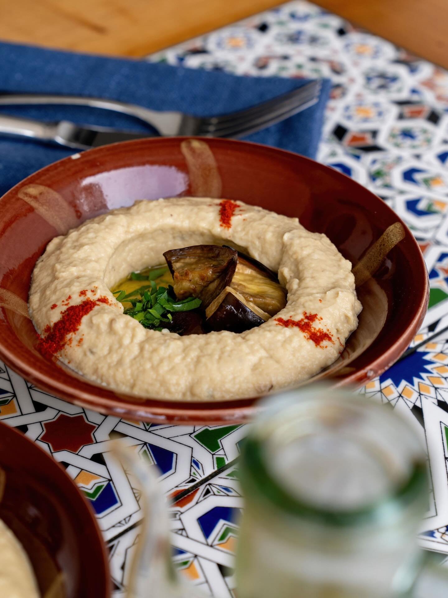 At Yalla Sawa, our babaghanoush is more than a dip &mdash; it&rsquo;s a family recipe passed down through generations.
🔥 Made the traditional way, with eggplants that give that unmistakable smoky flavour we all grew up loving.

And the best part? Ou