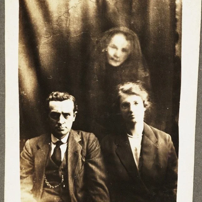 16.5: Ghost Photographs and Auras