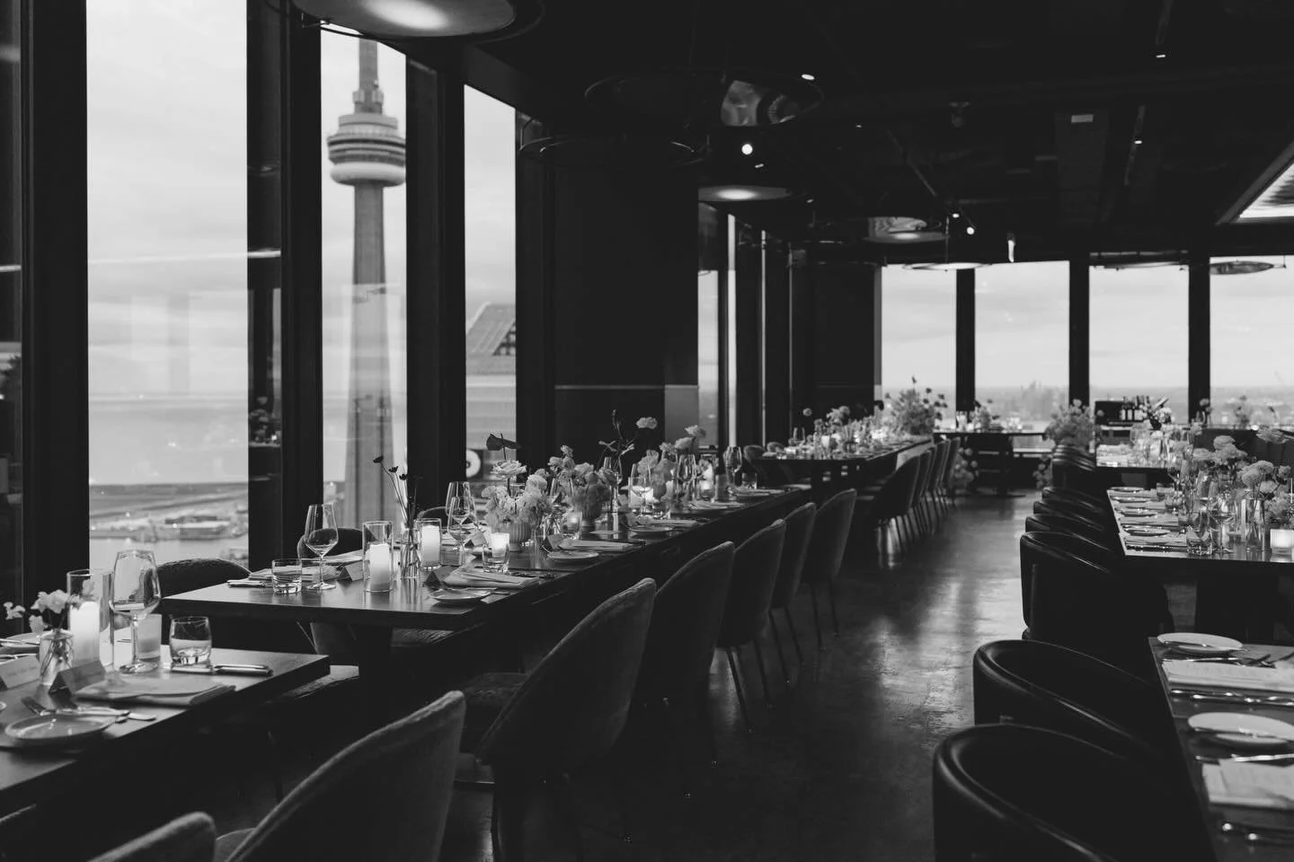 Canoe has this unmistakable magic.

A place where celebrations rise above the city.
Where the Toronto skyline becomes part of the story
and the room glows with warm fall tones and gentle candlelight.

Alanna and Brett chose to celebrate in the sky,
s