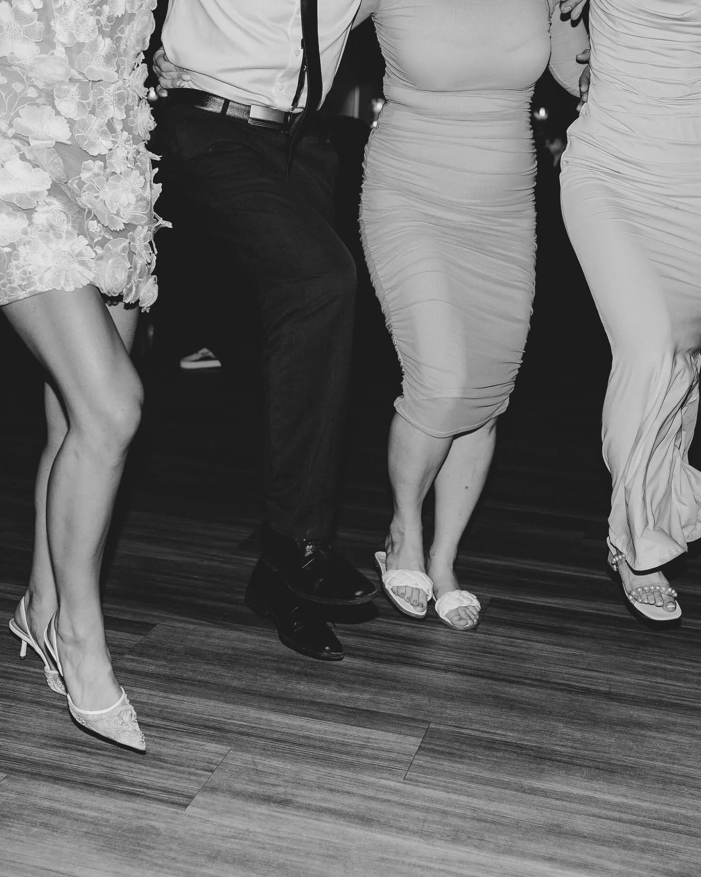 This dance floor had a life of its own.

Every spin every leap every fully committed moment came straight from the guests who showed up ready to celebrate with their whole hearts.

They created an atmosphere that pulled everyone in and turned the nig