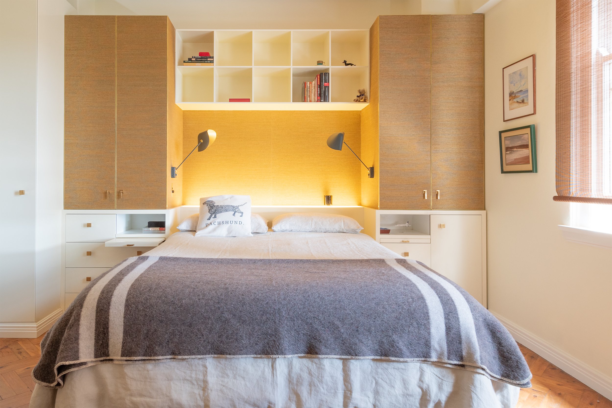 A view of the new bedroom cabinetry, designed to follow the lines of the walls and the building’s structural elements to maximise storage space. The cabinetry, inspired by traditional Art Deco details, features finishes such as hand-painted surfaces