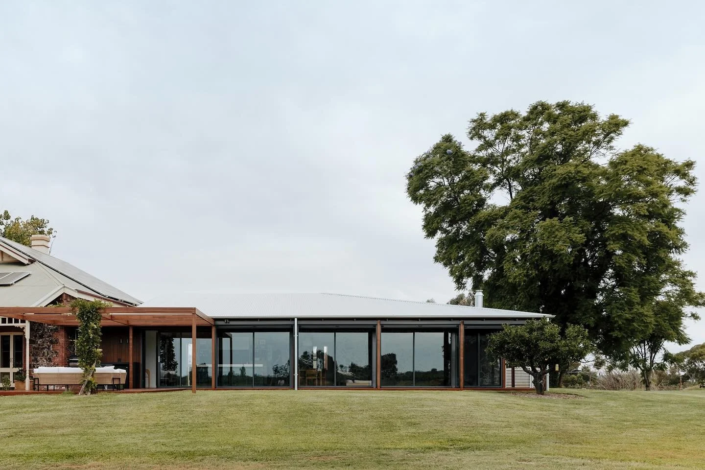 Before and After: Preserving this beautiful jacaranda tree as well as the existing wisteria vine and orange tree (all visible in the photo) were driving factors to the siting of these additions.
📐 @jamesallenarchitect
📷 @_christopher_morrison
✨ @ma