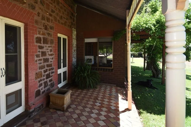 Swipe right for the reveal. Shade, shelter, and natural beauty&mdash;perfect for enjoying the Riverland setting. The new pergola was designed to support the retained wisteria vine.
#HouseInTheVines #AustralianArchitecture #VerandahDesign&rdquo;