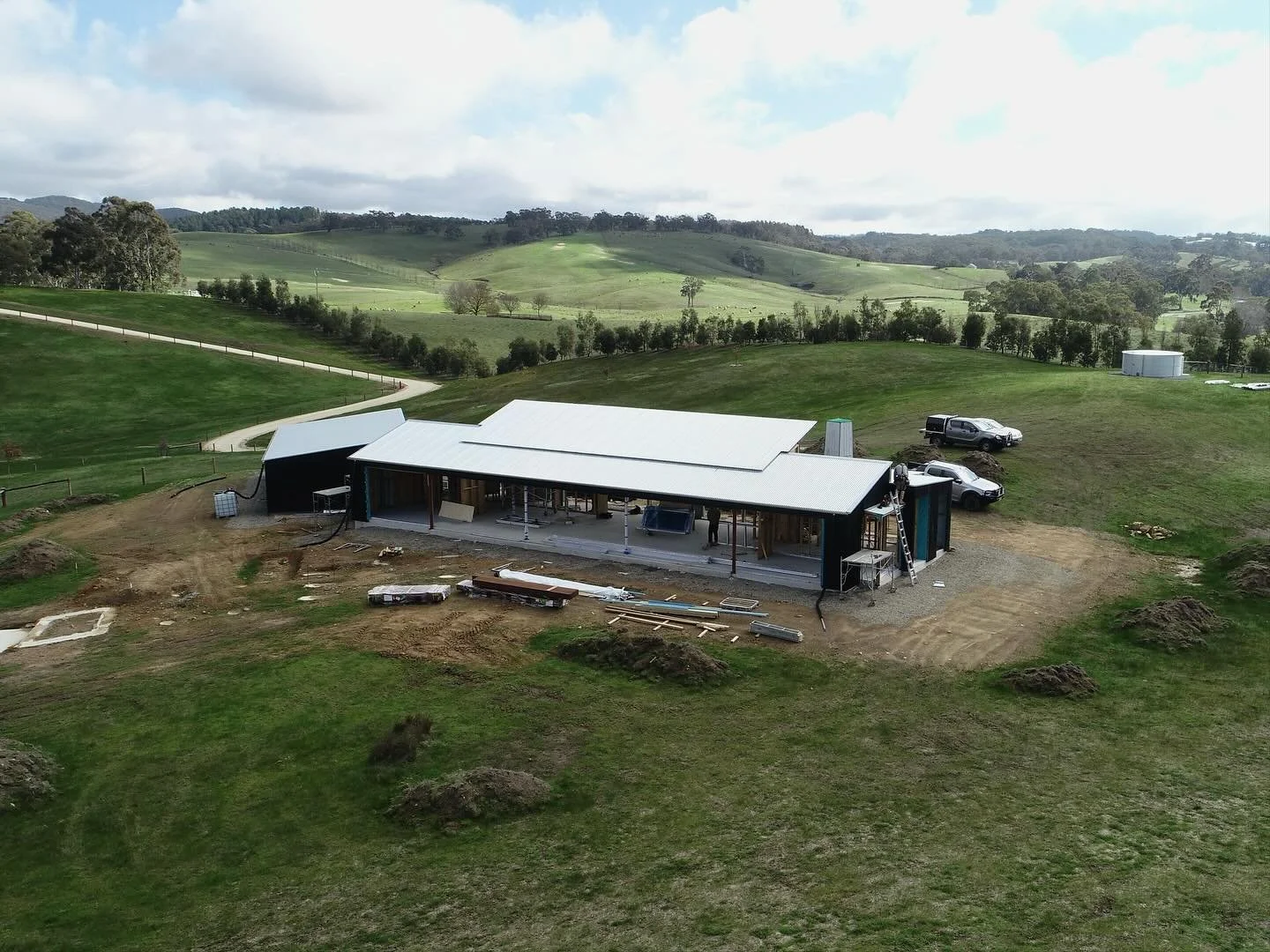 Taking shape in Oakbank &mdash; a house for the widest of views.
📐 @jamesallenarchitect 
🪚 @king_design_and_construction