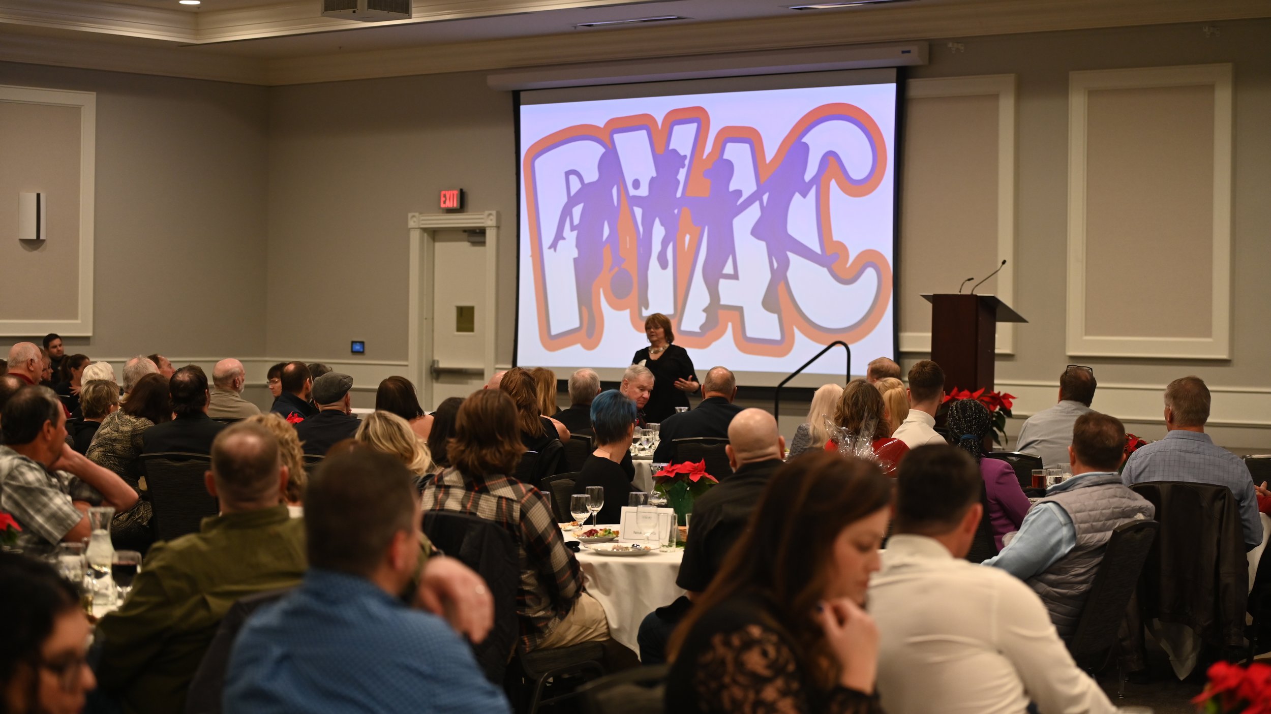 Promise Builder Award Winner Dena Smith addresses the dinner attendees at the 2022 fundraiser dinner. (Photo by Brad Fuqua, Philomath News)