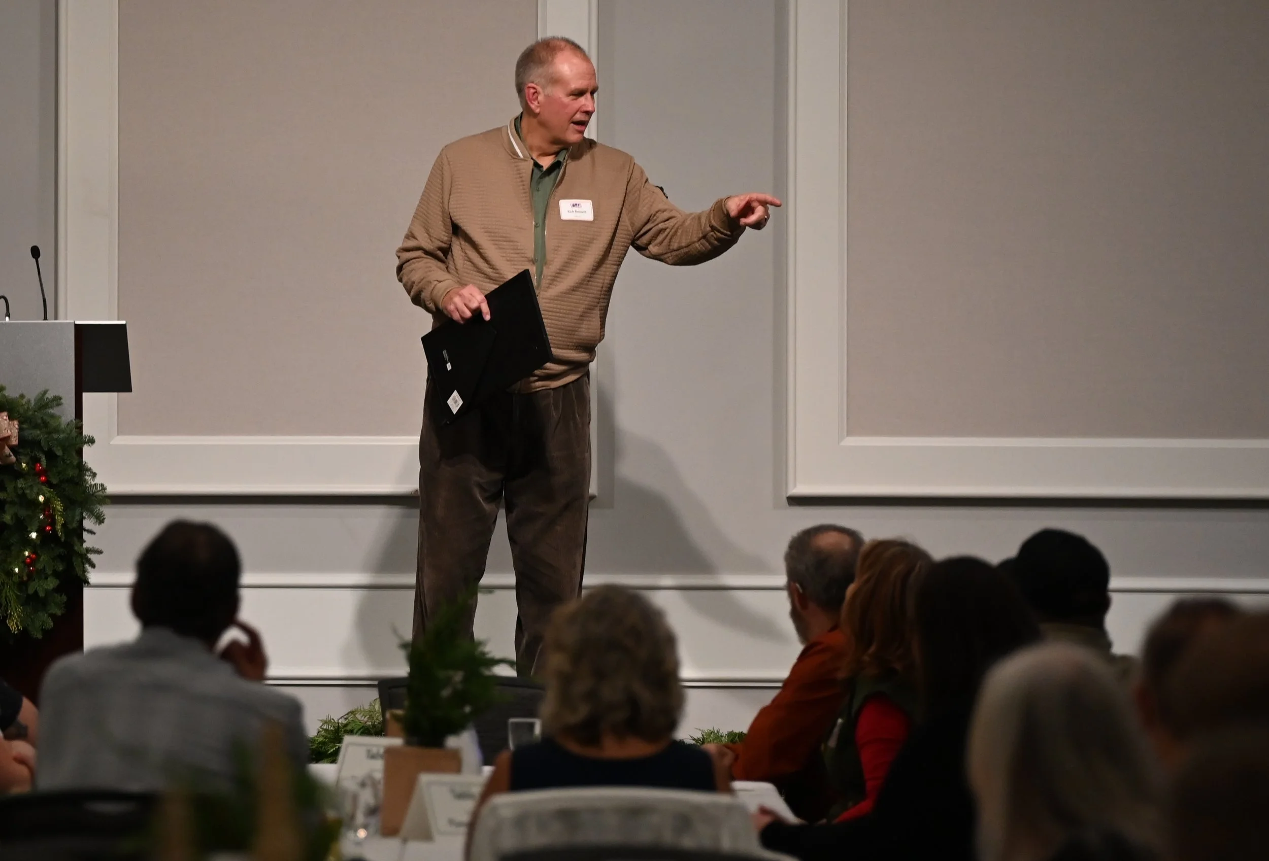  2025 Promise Builder Award Winner Rick Bennett addresses the attendees at the 2025 Annual Fund Dinner. (Photo by Brad Fuqua/Philomath News) 