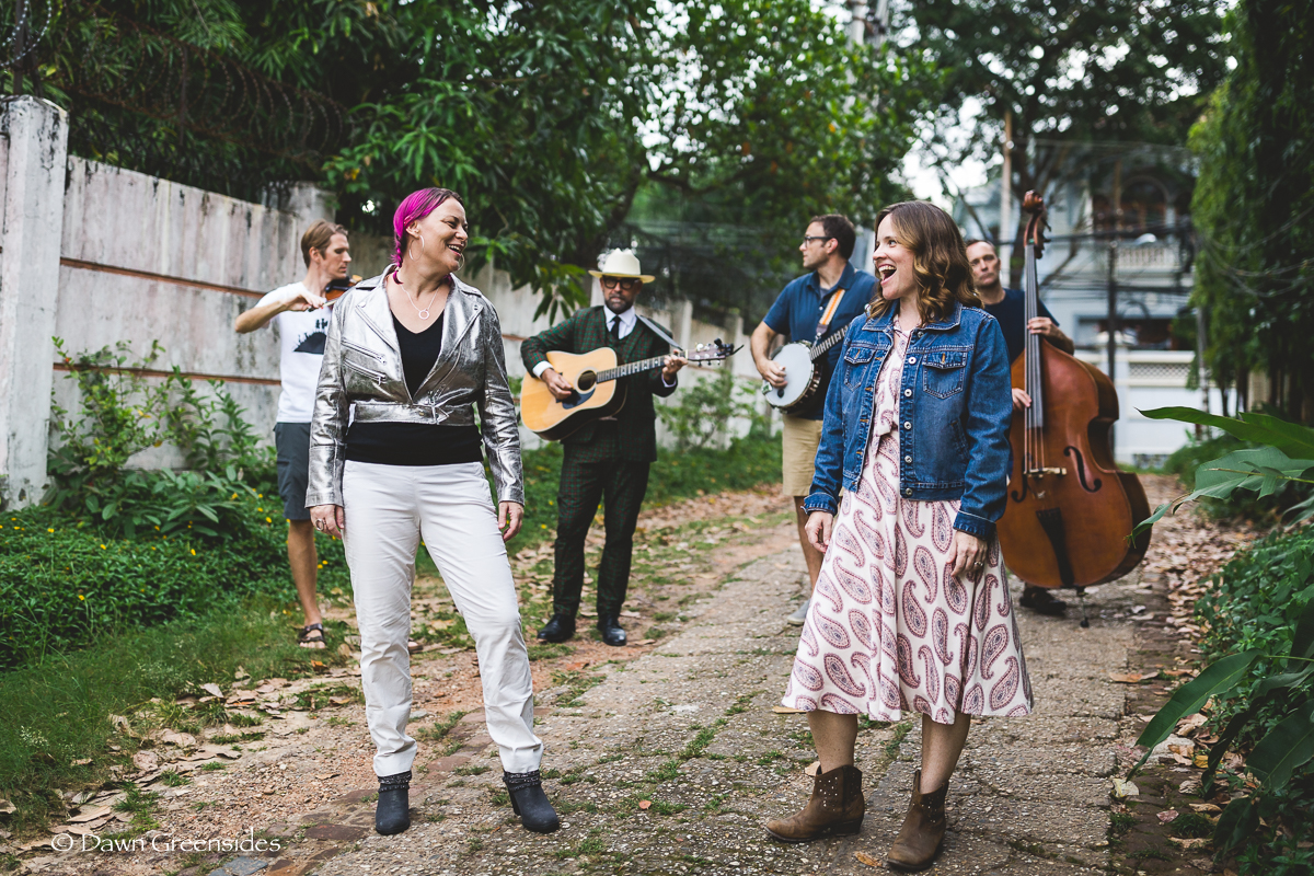 Circle Line Band Pictures