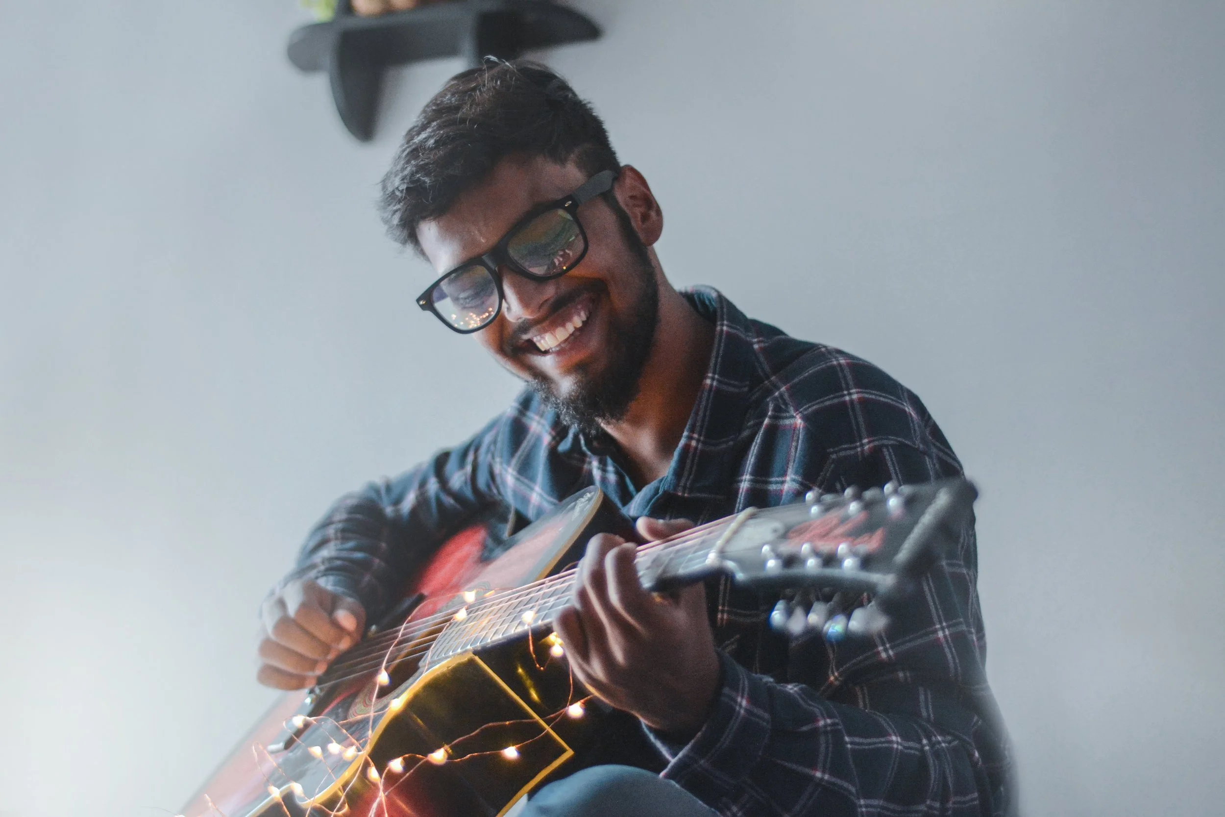 beard-eyewear-guitar-977971.jpg