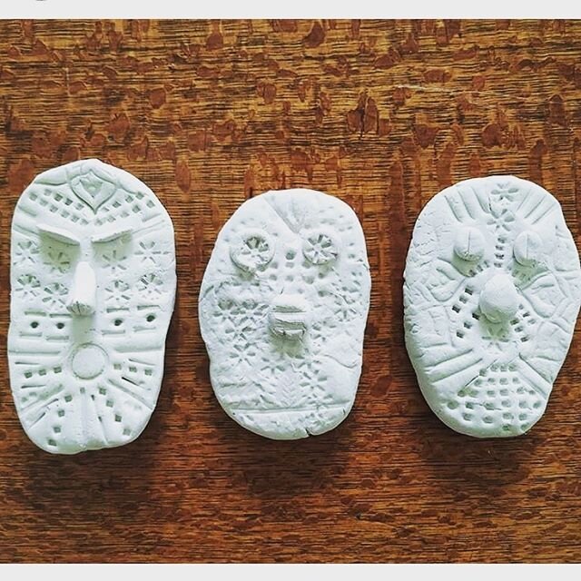 @mightygirlsmama was inspired by the clay masks and made some beautiful white air dry versions. I love them 🗿#clay #claymasks #airdryclay