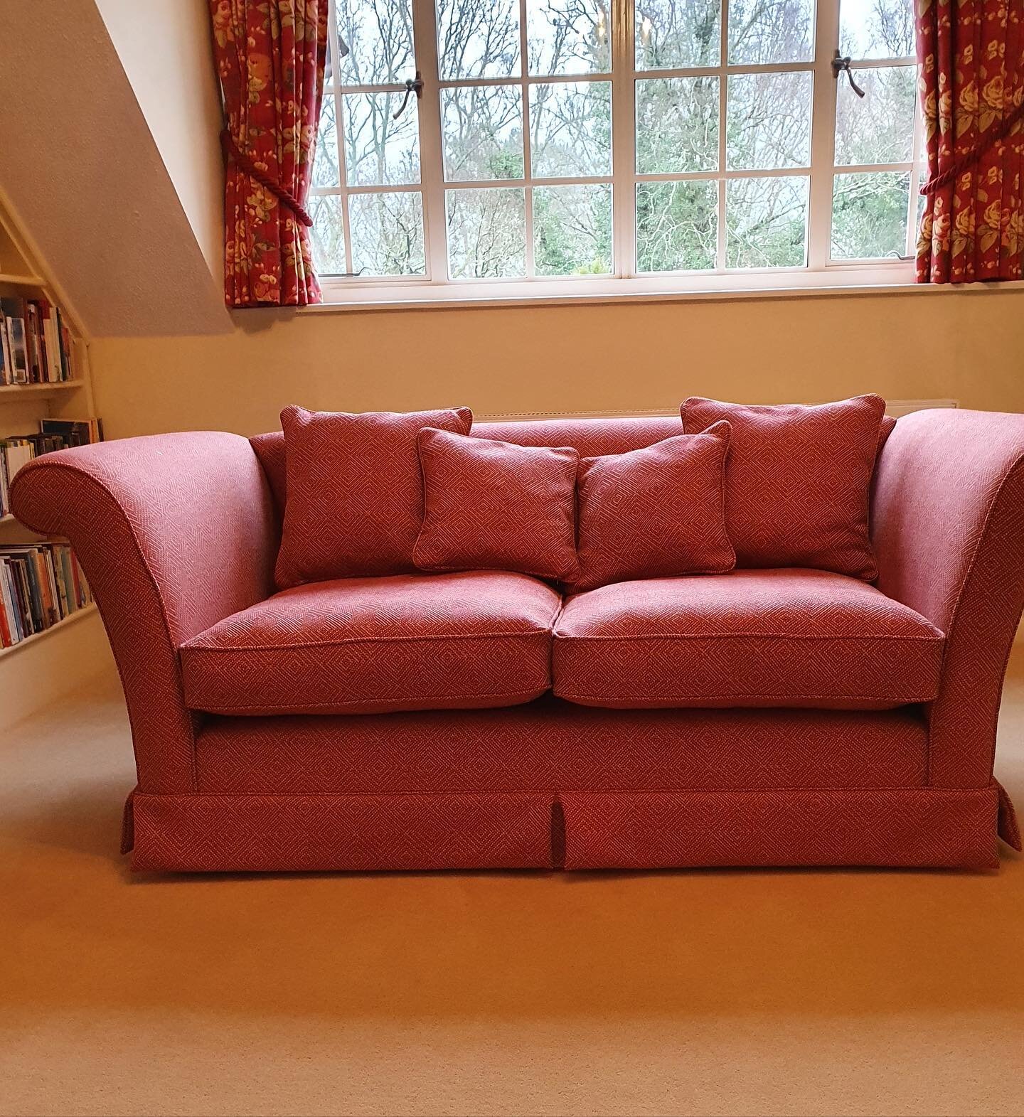 Before and after, giving the sofa a lease of life.  @linwood_fabric #linwoodfabric #re-upholstery#sofa