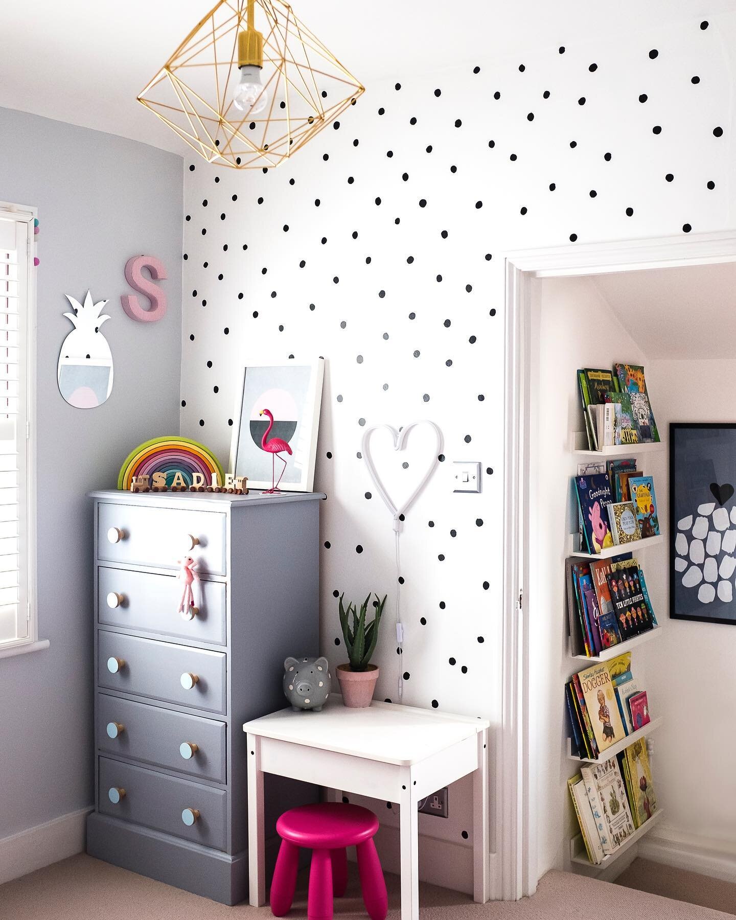 Throwback to #sadiesroomproject and her super cool bedroom. We have been working on another very cool kids bedroom design that is close to implementation and cannot wait to share more of. Colour pops and pattern play are always something we are keen 