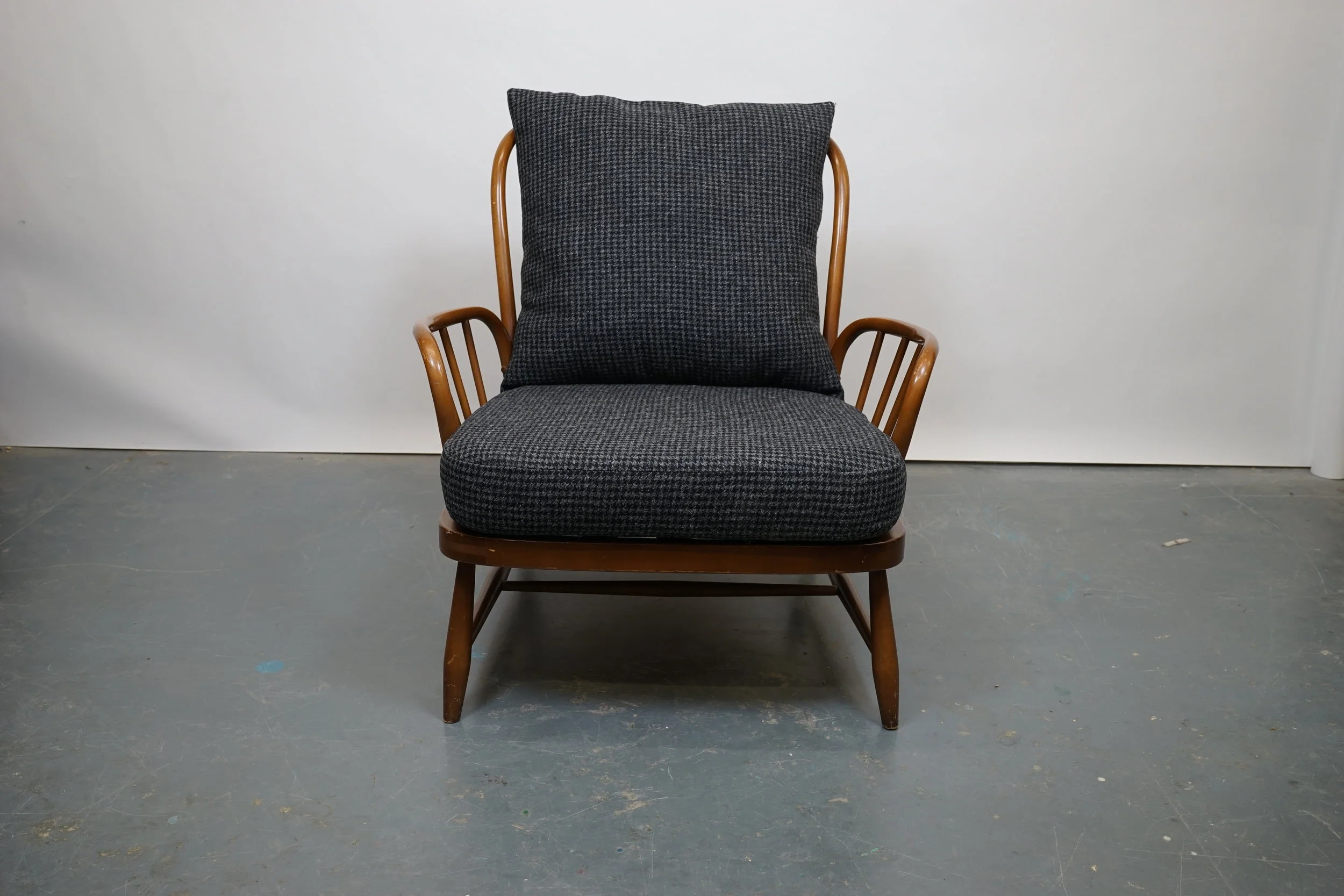 OOW - OLD OLD WOODS - Beautiful Ercol Jubilee Armchair