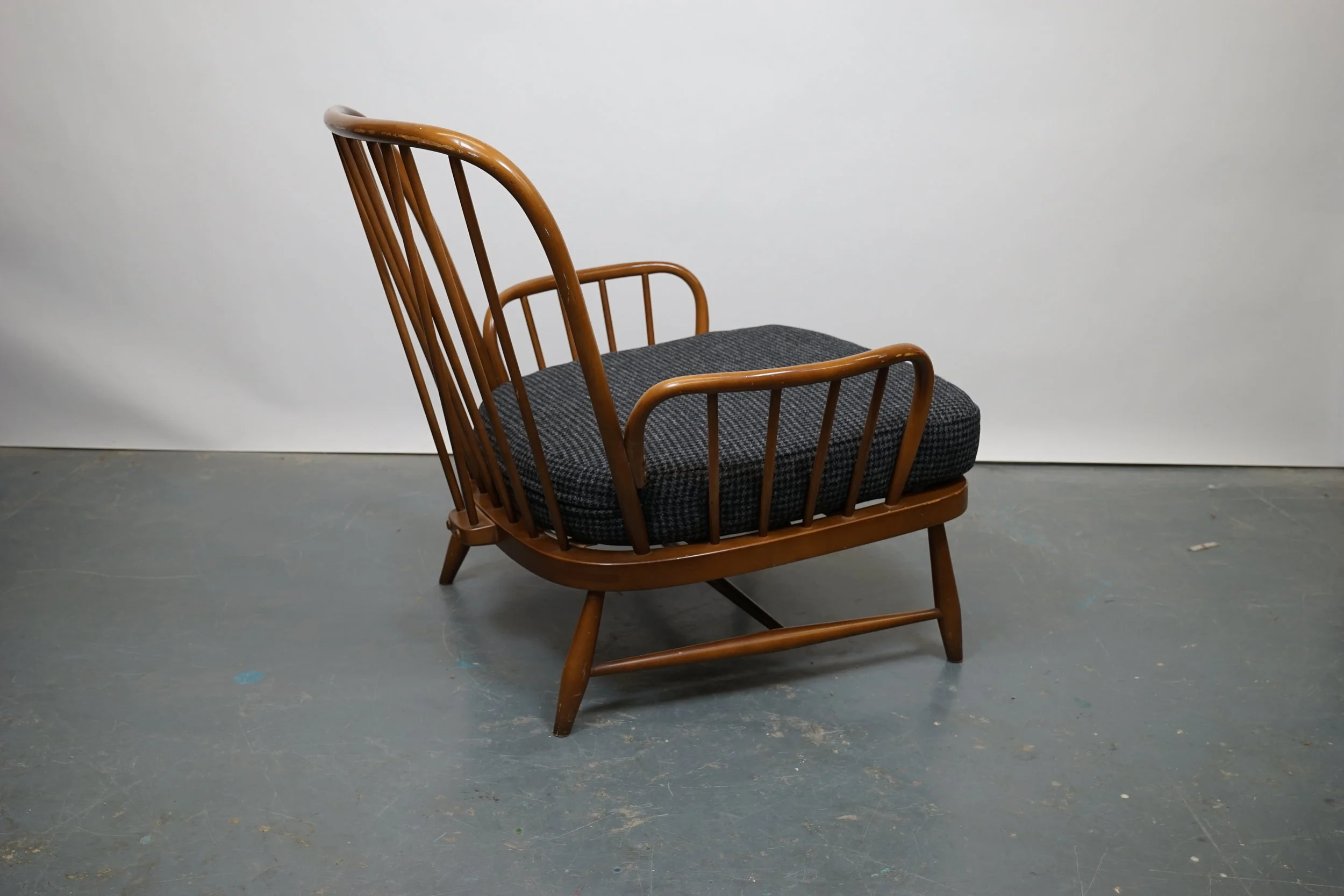 OOW - OLD OLD WOODS - Beautiful Ercol Jubilee Armchair