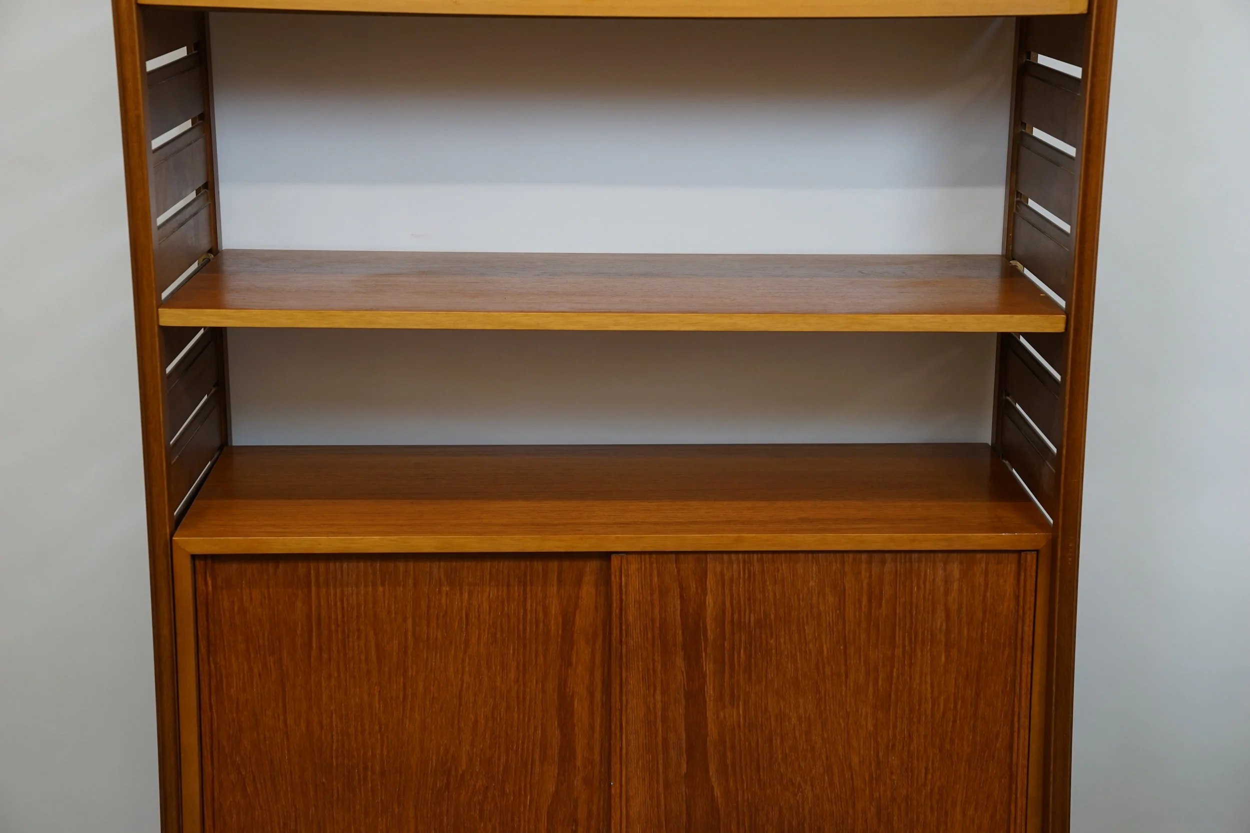 OOW - OLD OLD WOODS - Vintage Mid Century Ladderax by Robert Heal for Staples