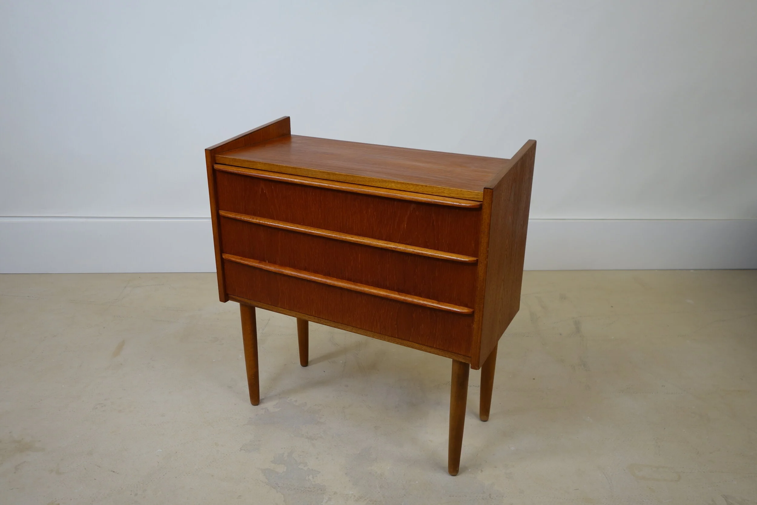 Small danish chest of drawers