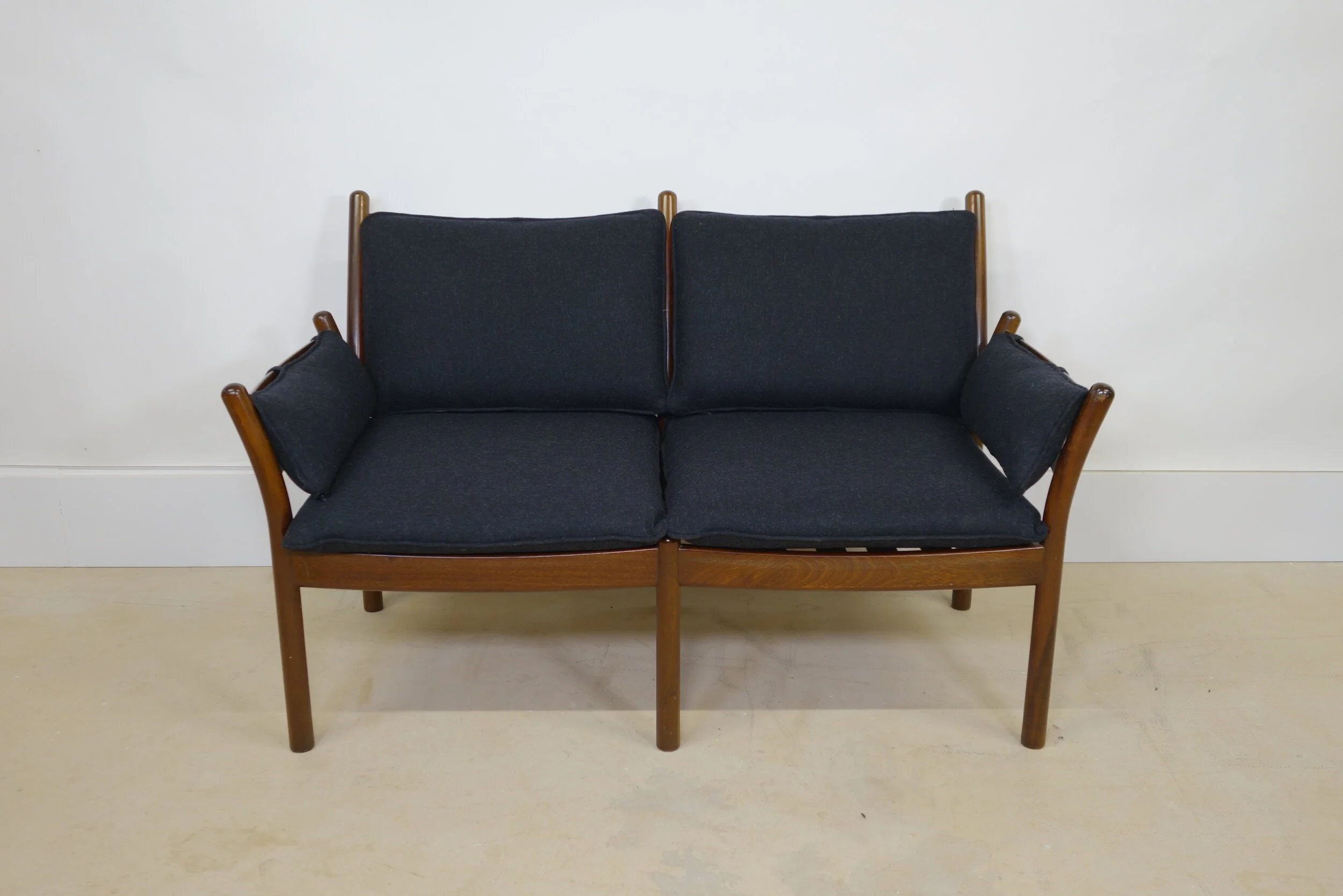 Sofa by Illum Wikkelso made in danish.