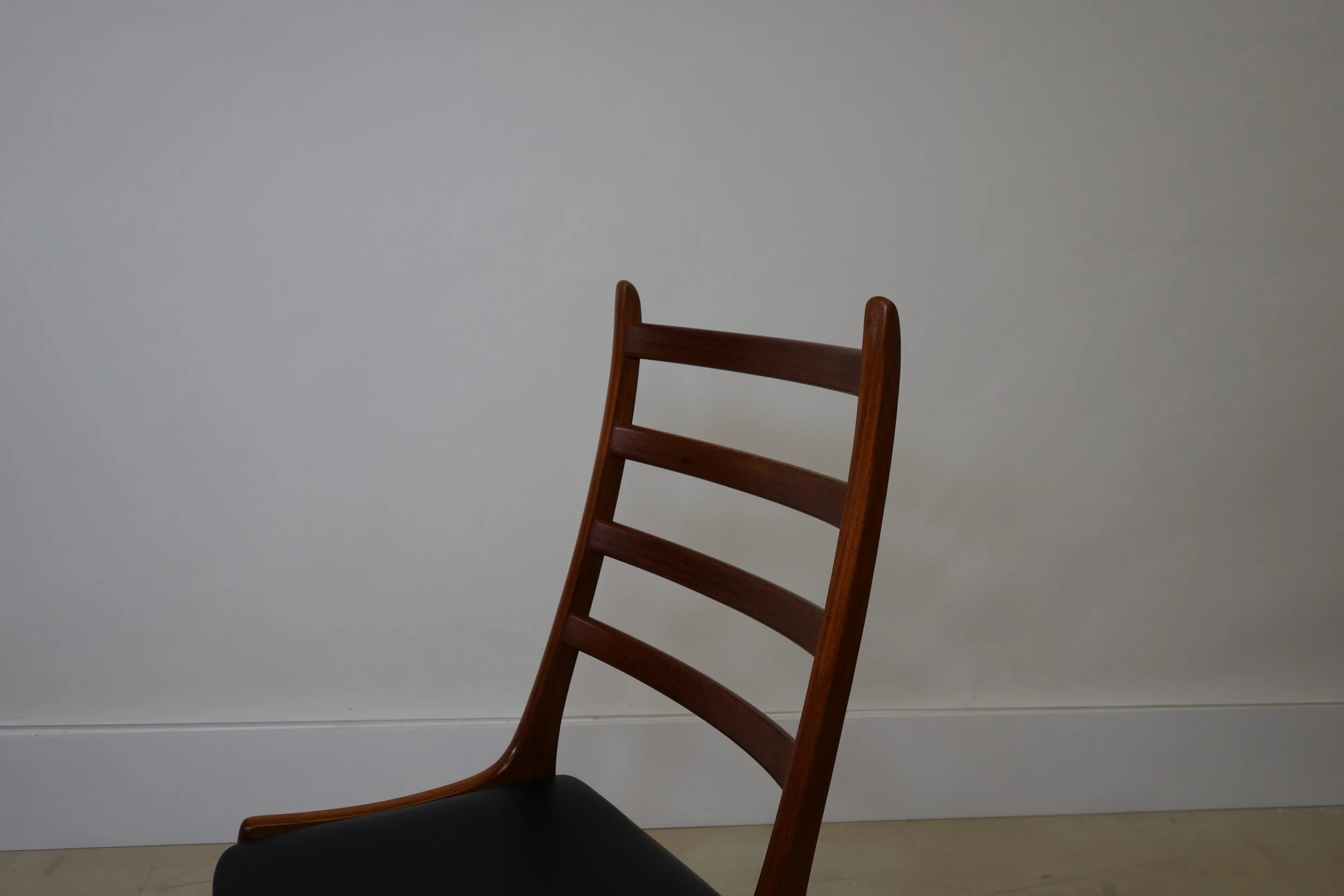 Danish dining chairs designed Kai Kristiansen, OOW