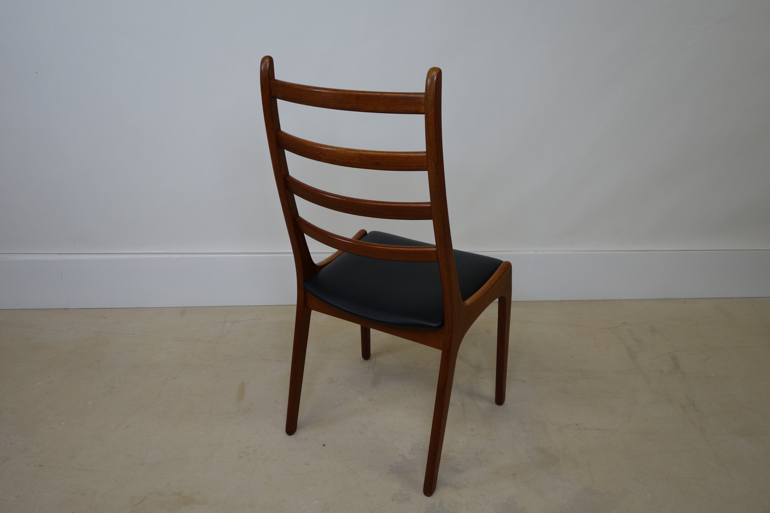 Danish dining chairs designed Kai Kristiansen, OOW