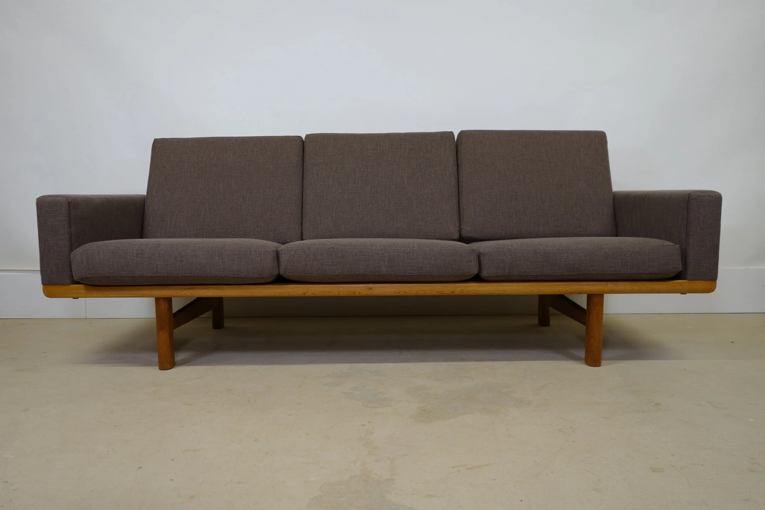 Hans Wegner 236 sofa