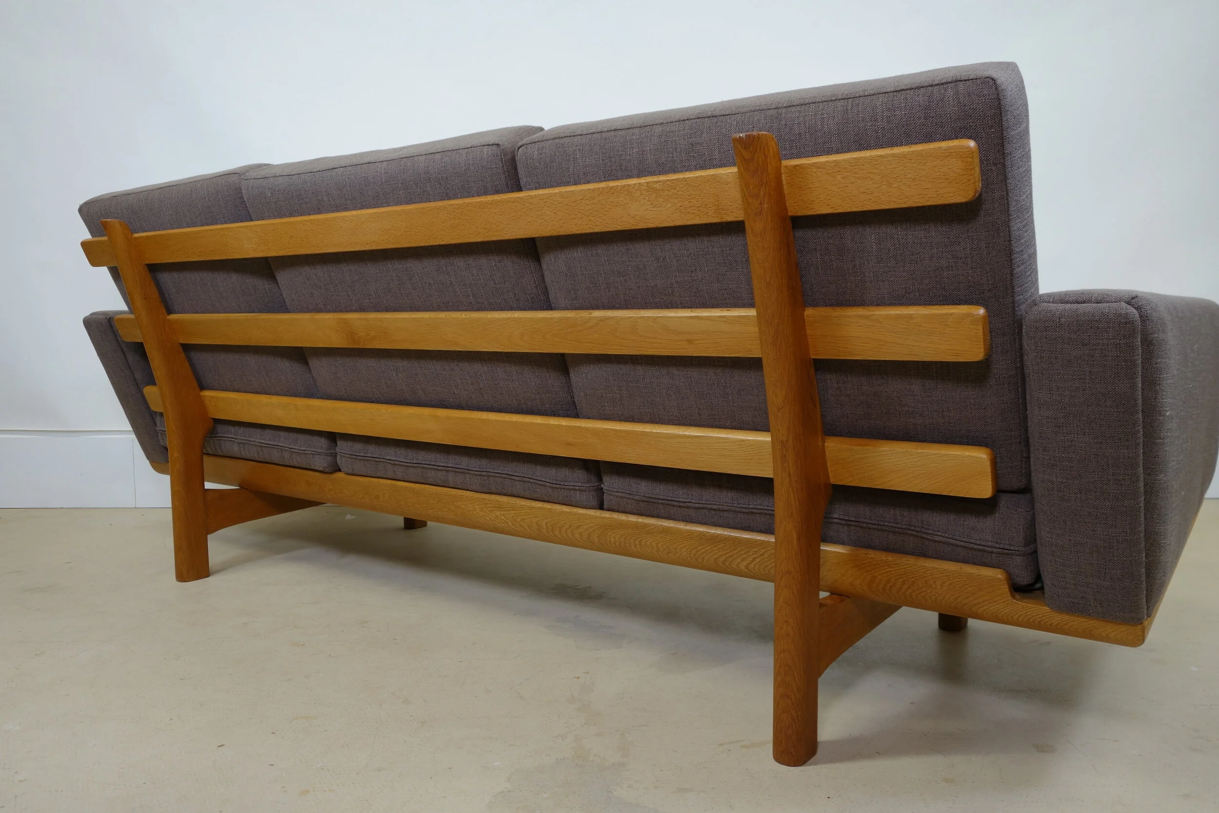 Hans Wegner 236 sofa