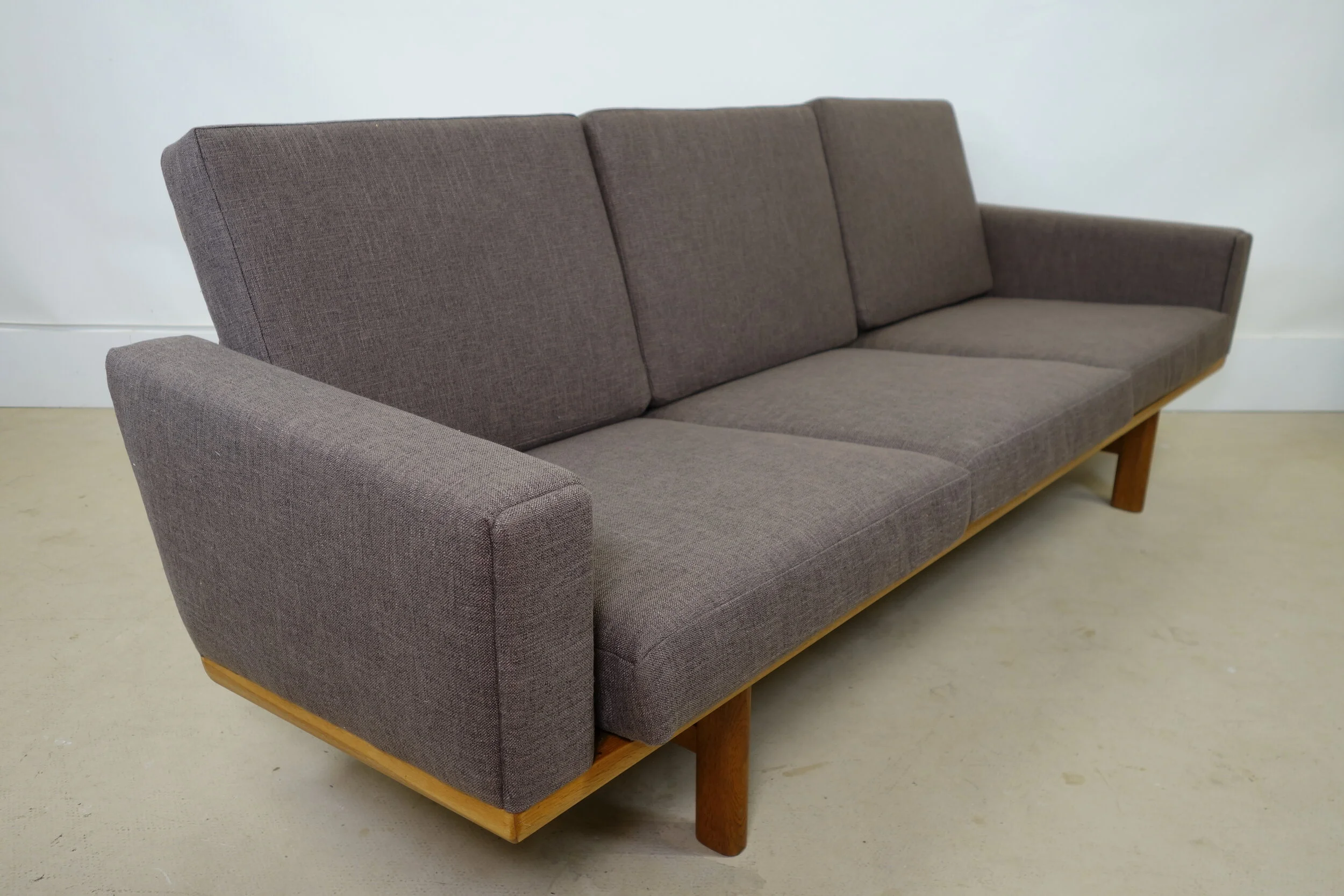 Hans Wegner 236 sofa