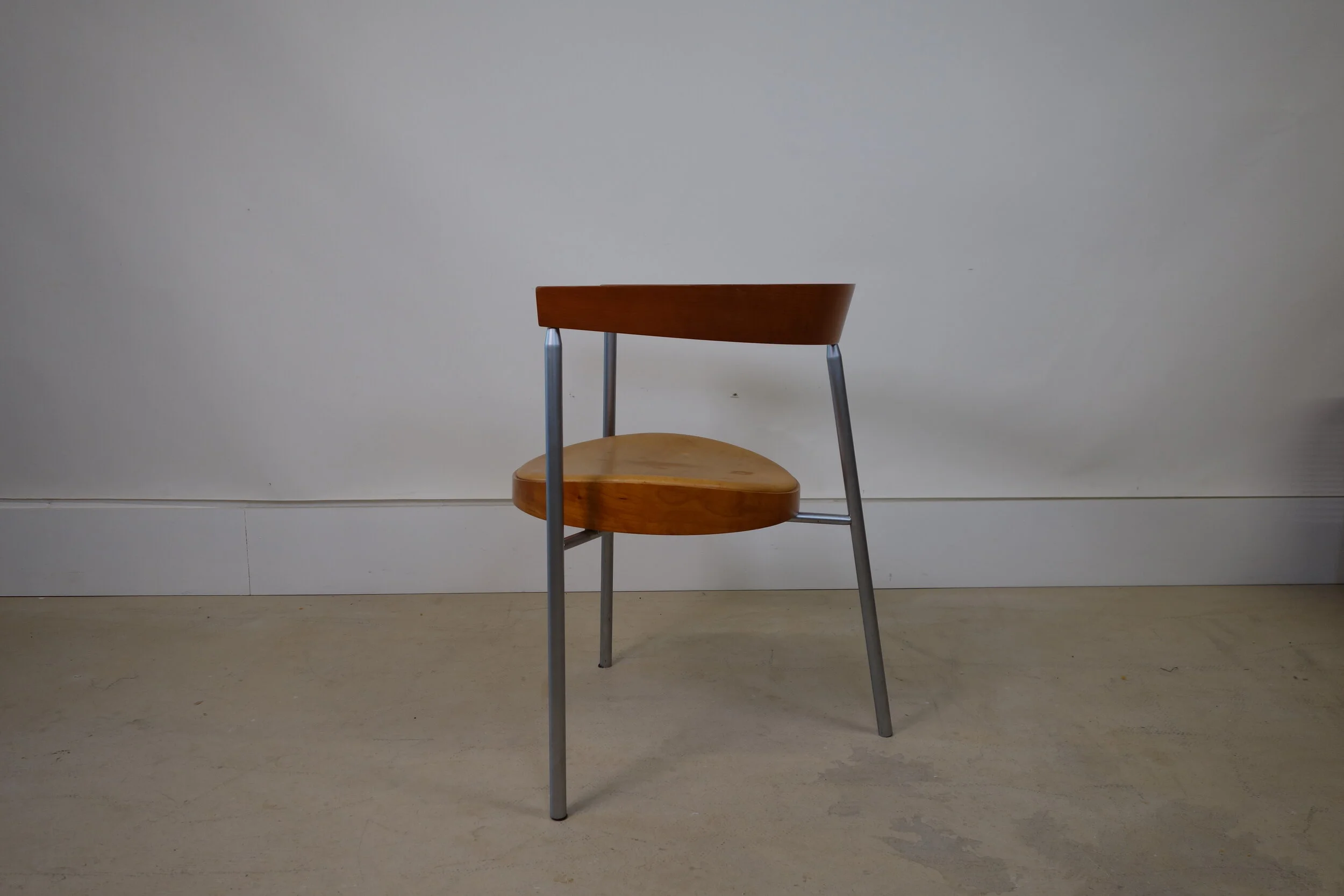 minimalist design Tan leather chair