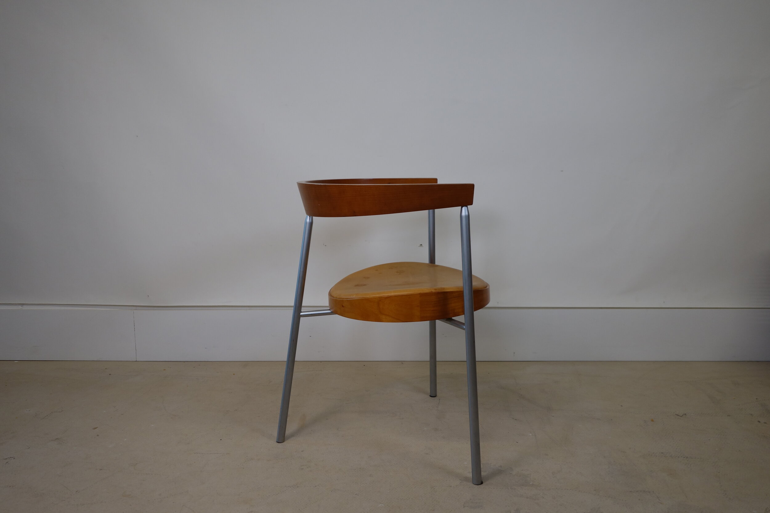 minimalist design Tan leather chair