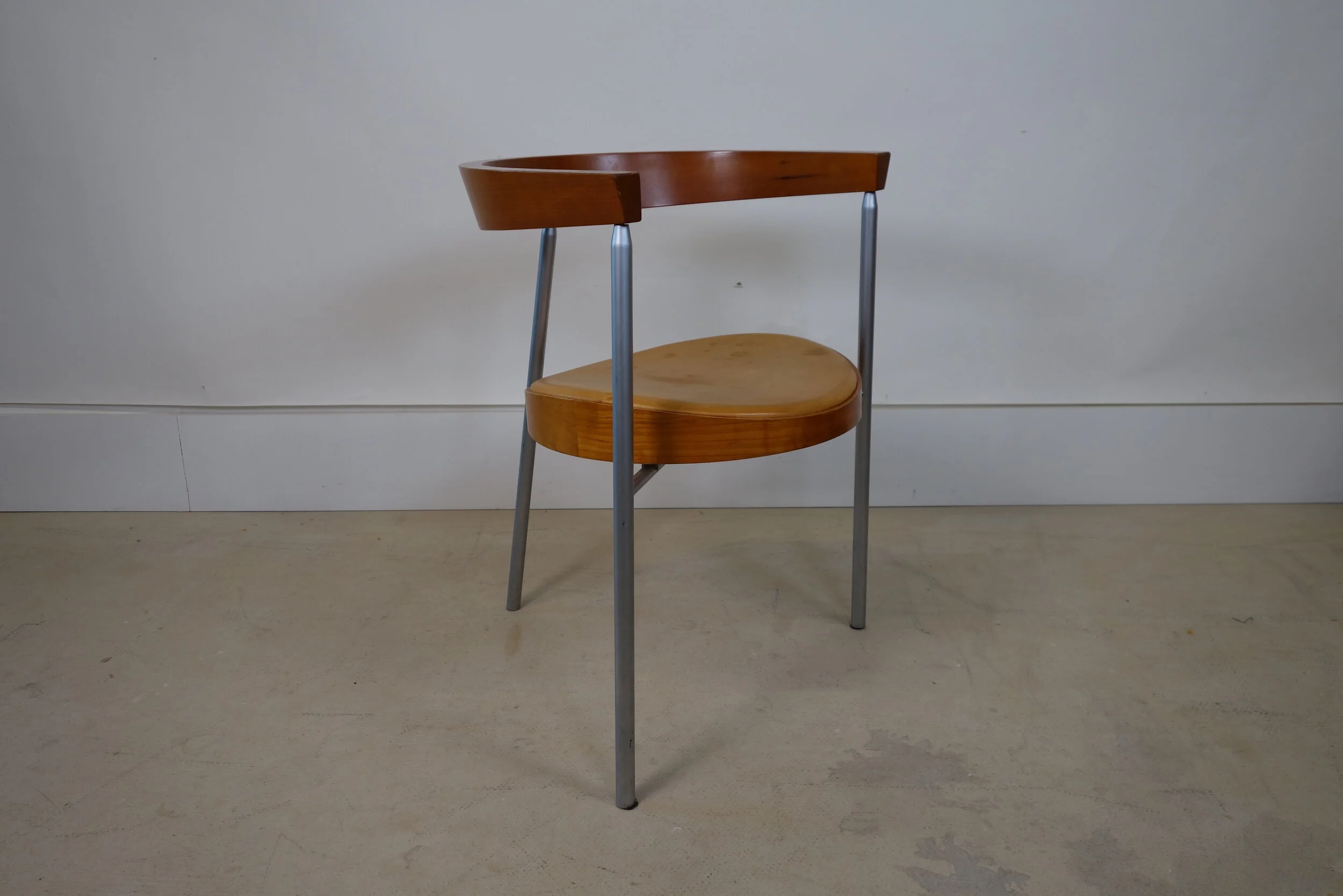 minimalist design Tan leather chair