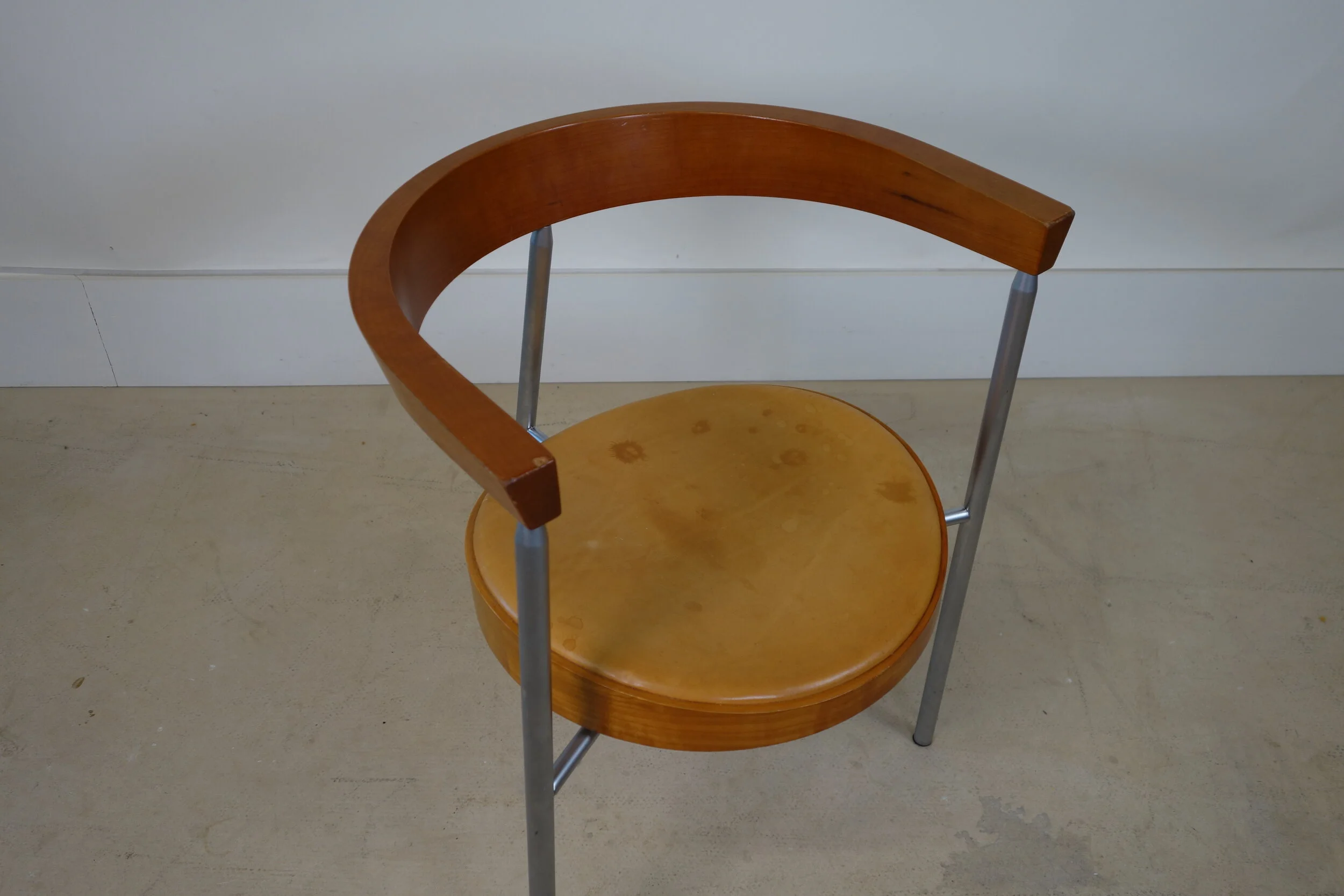 minimalist design Tan leather chair