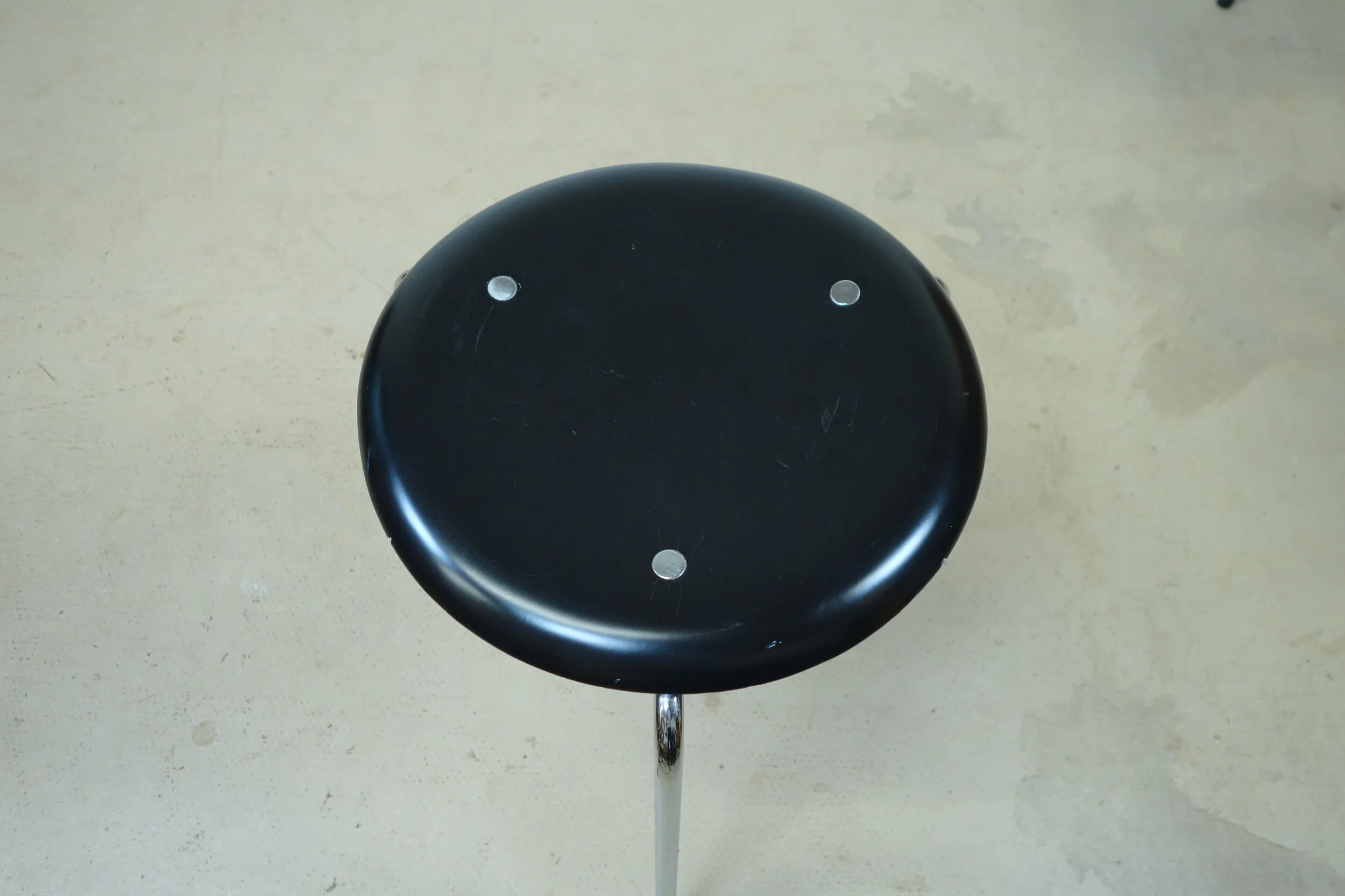 Arne Jacobsen – Dot stool