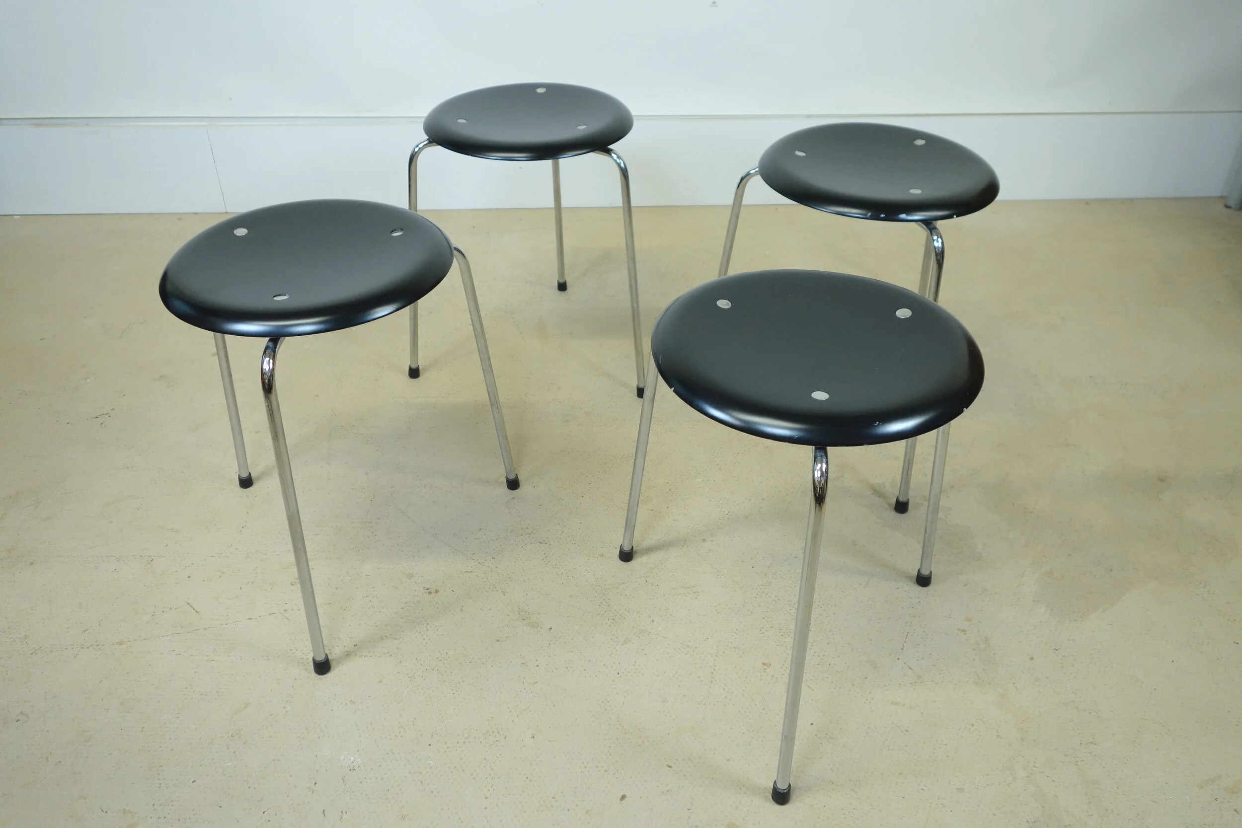 Arne Jacobsen – Dot stool
