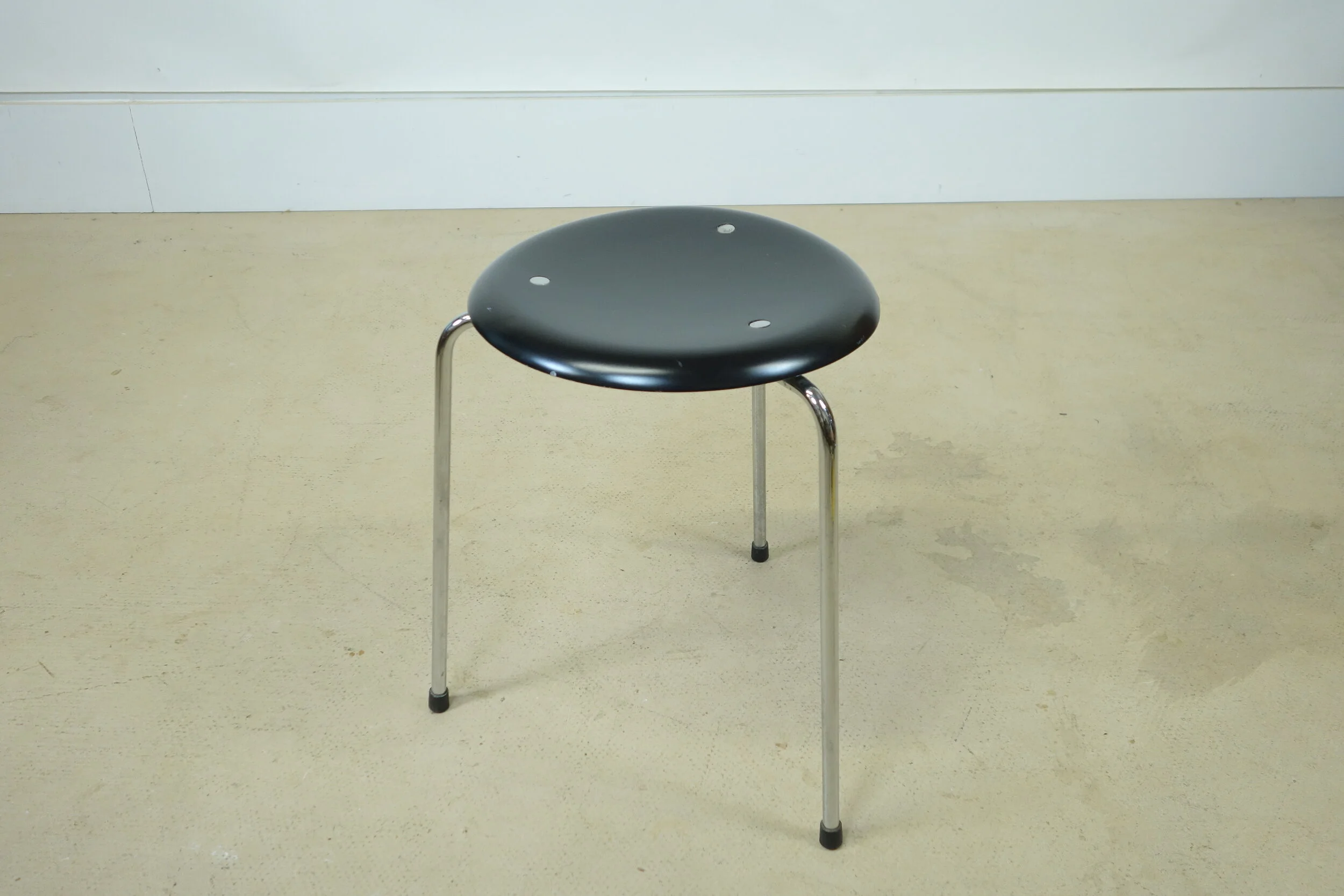 Arne Jacobsen – Dot stool