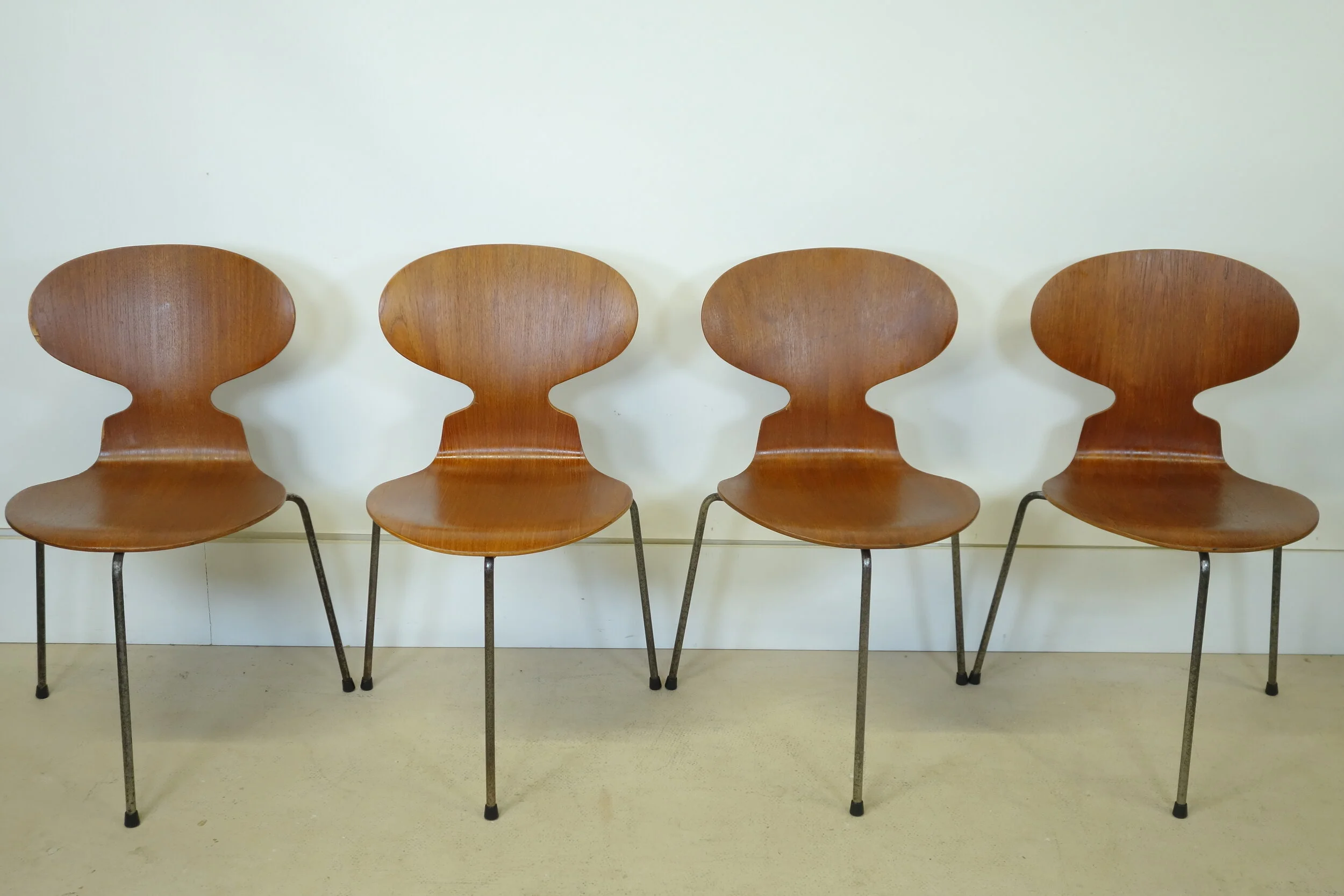 Arne Jacobsen - Ant Dining Chairs.